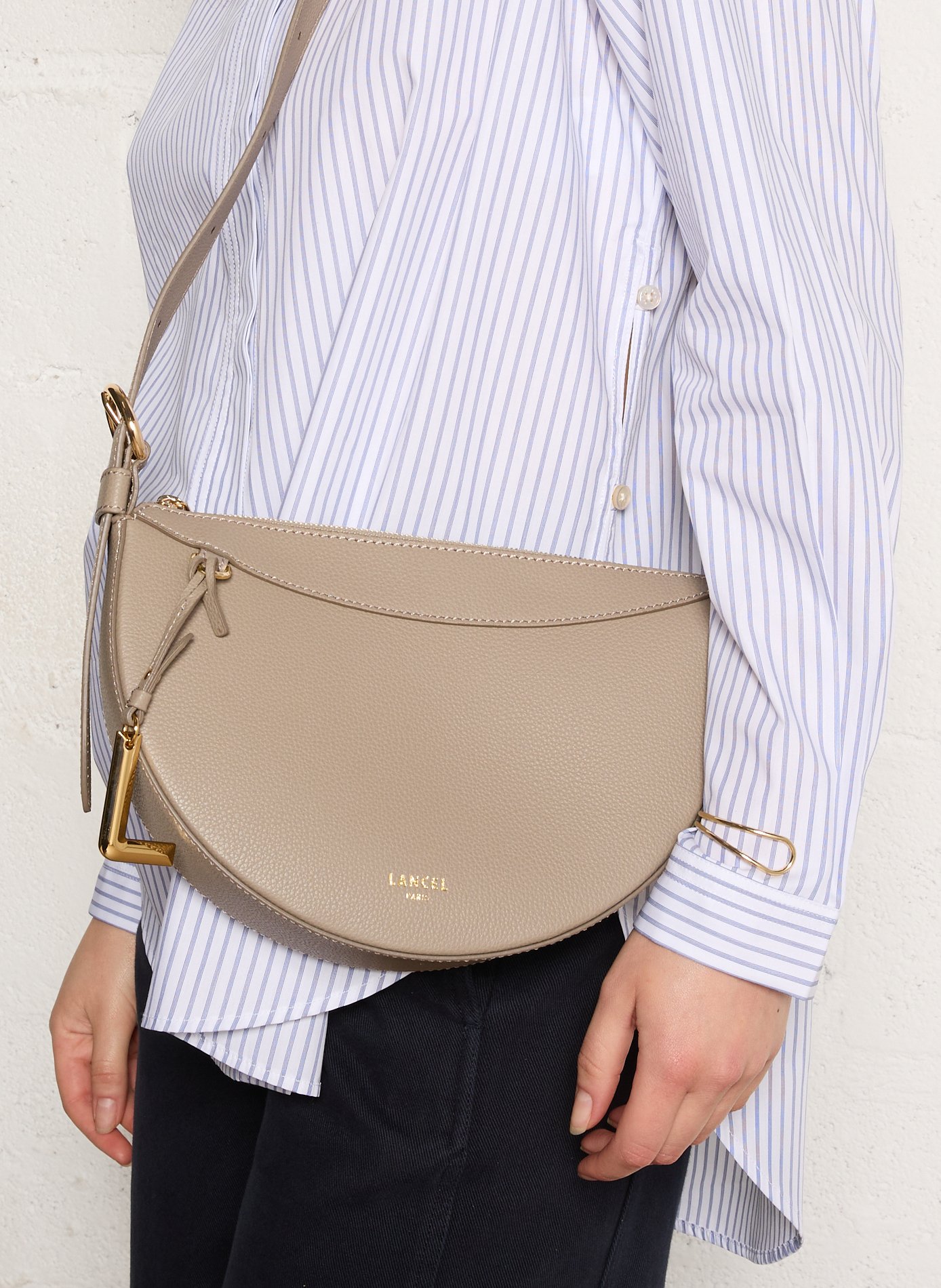Sac demie lune en cuir  LANCEL Beige