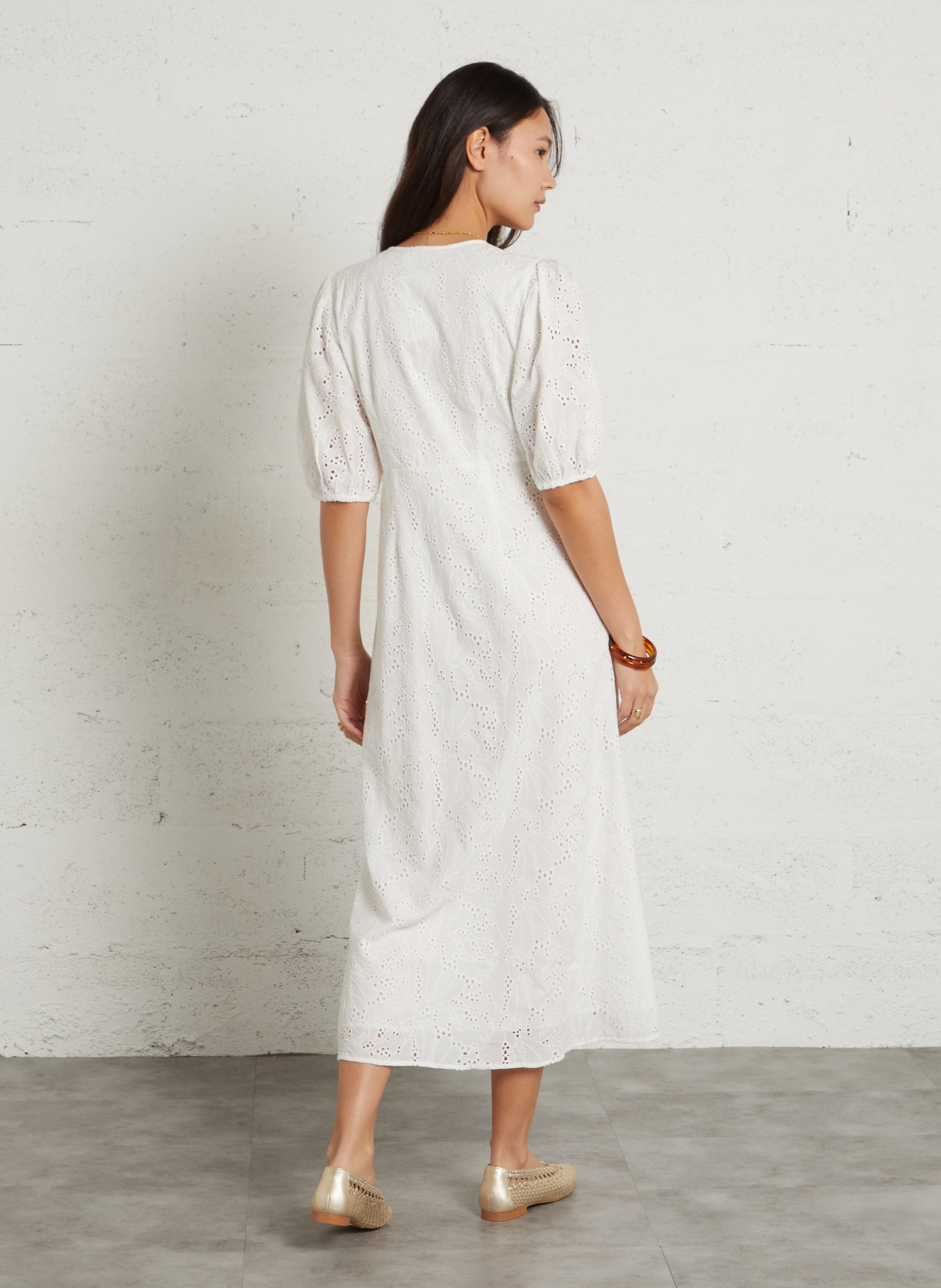 Midi jurk met V-hals en borduurwerk MAISON 123 Wit