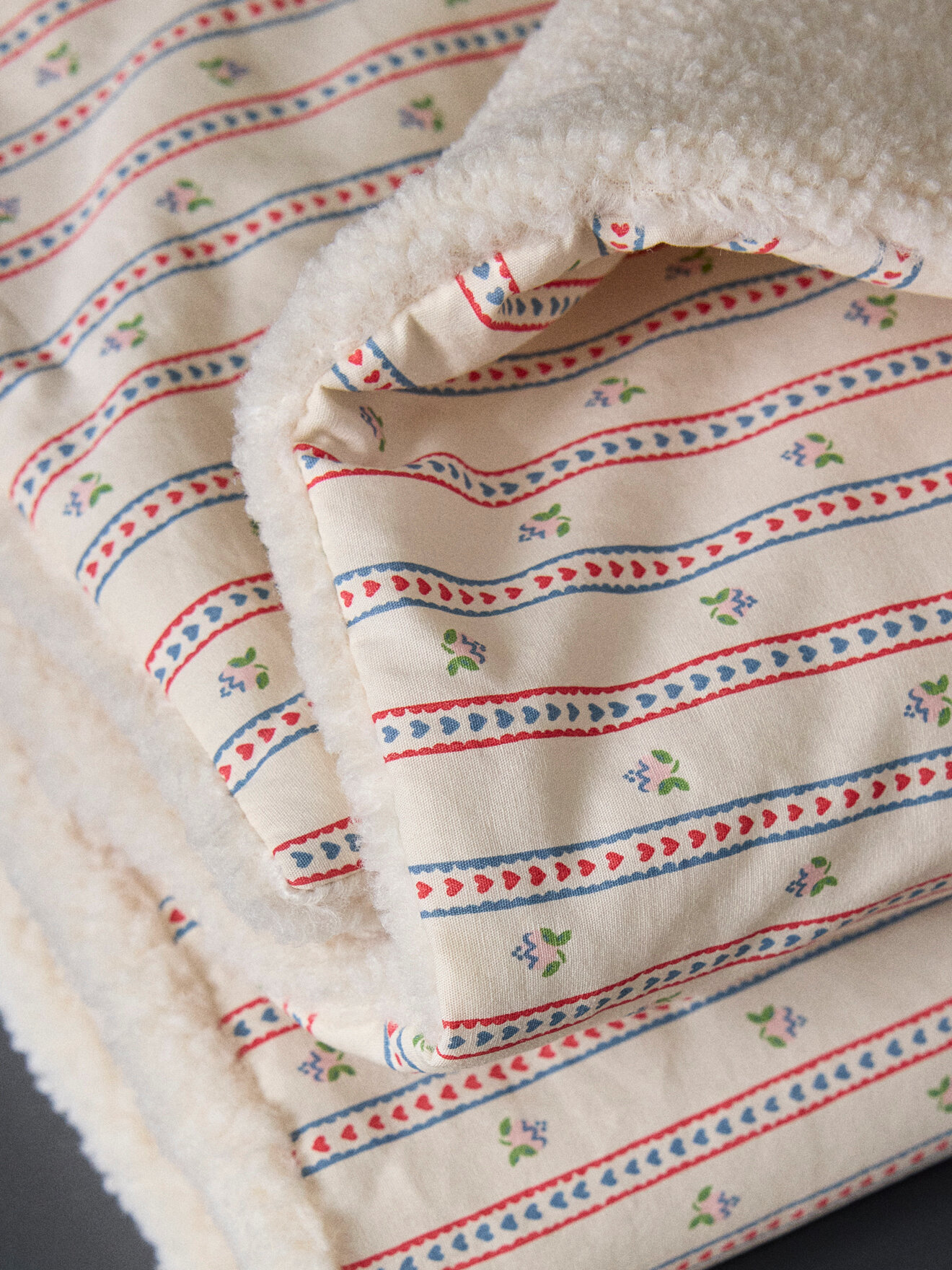 Reversible Sherpa Plaid with April Print CYRILLUS Beige