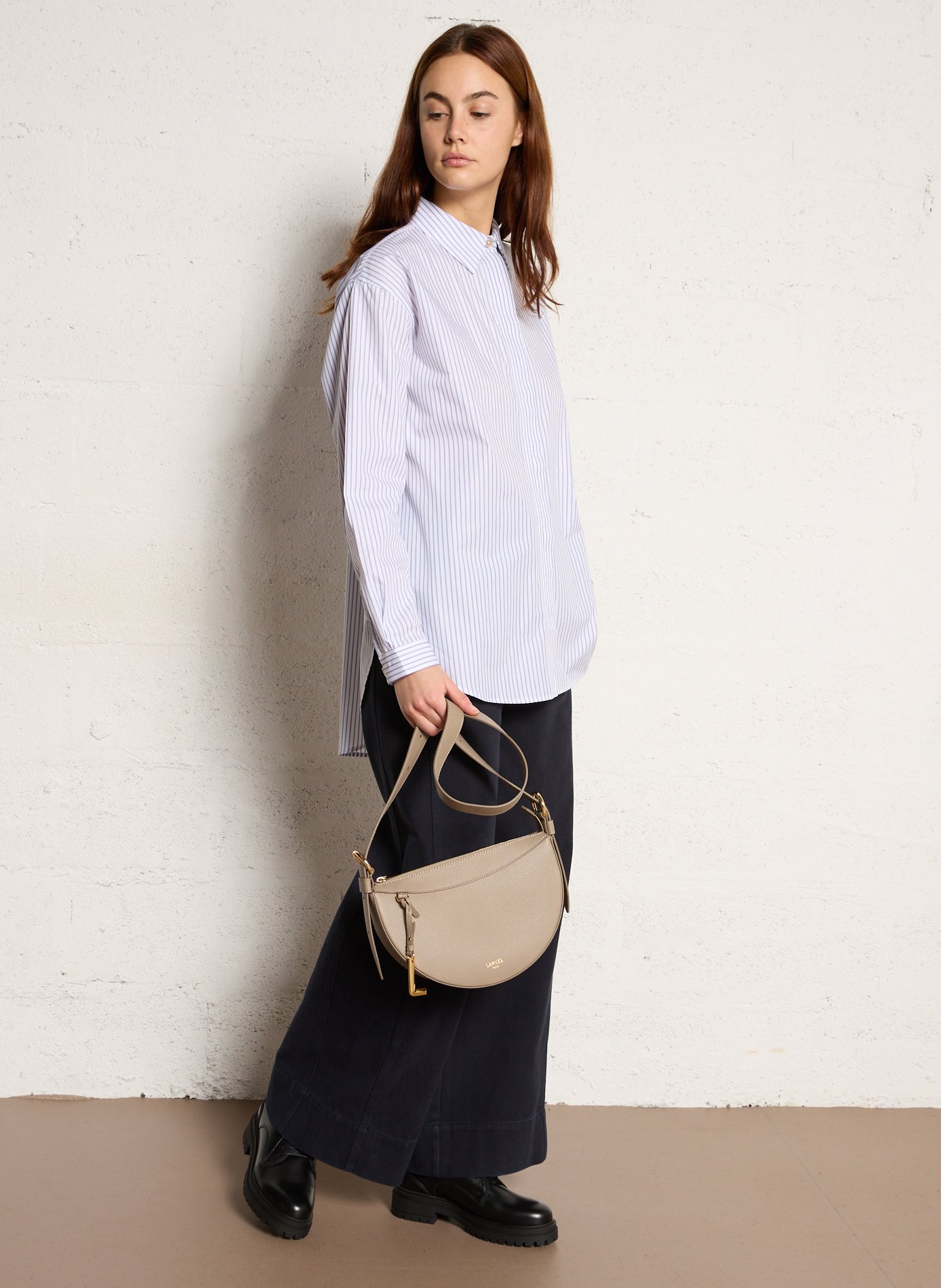 Sac demie lune en cuir  LANCEL Beige