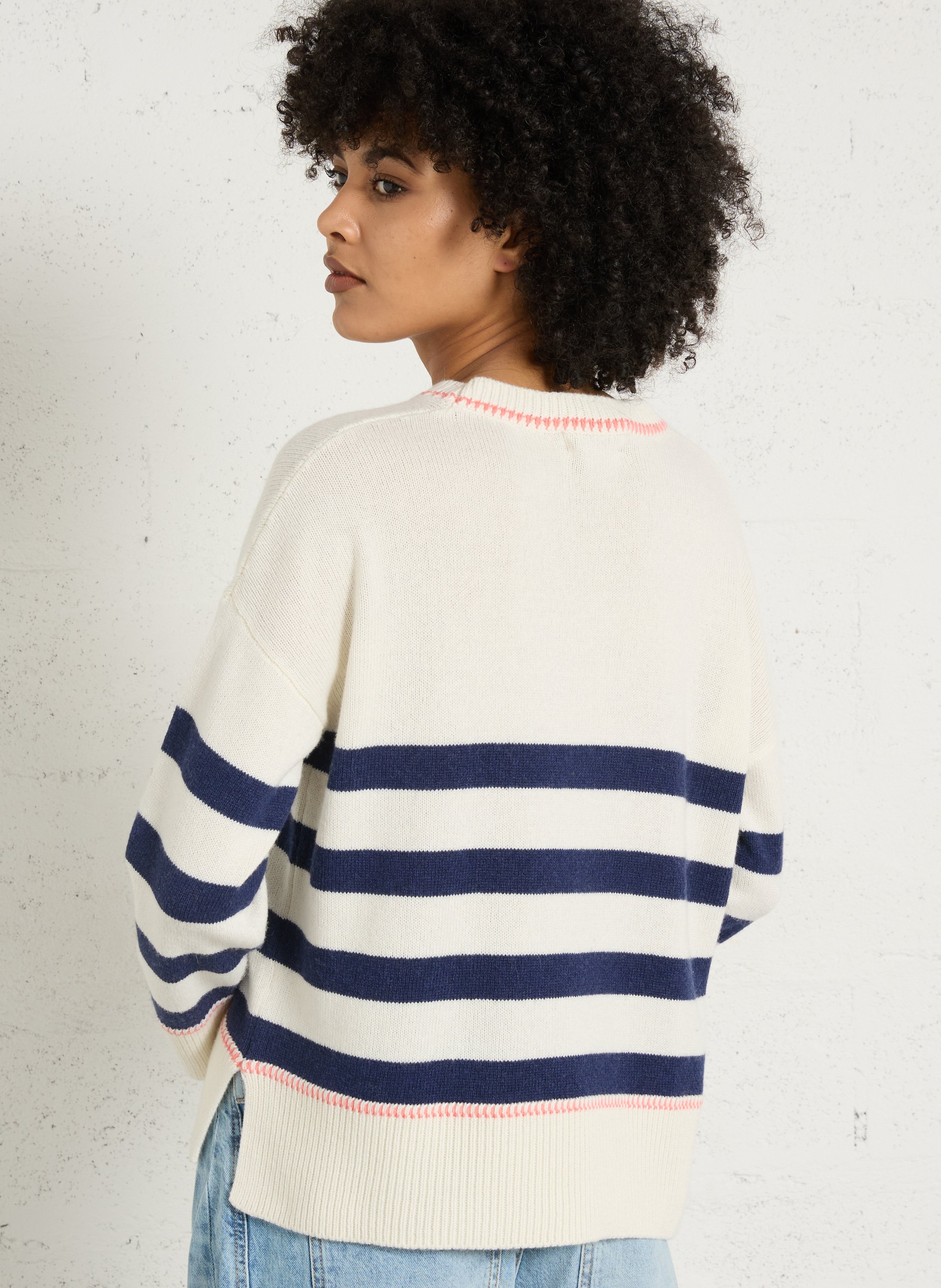 Pull ample col rond rayé en maille mélangée MAISON ANJE Blanc