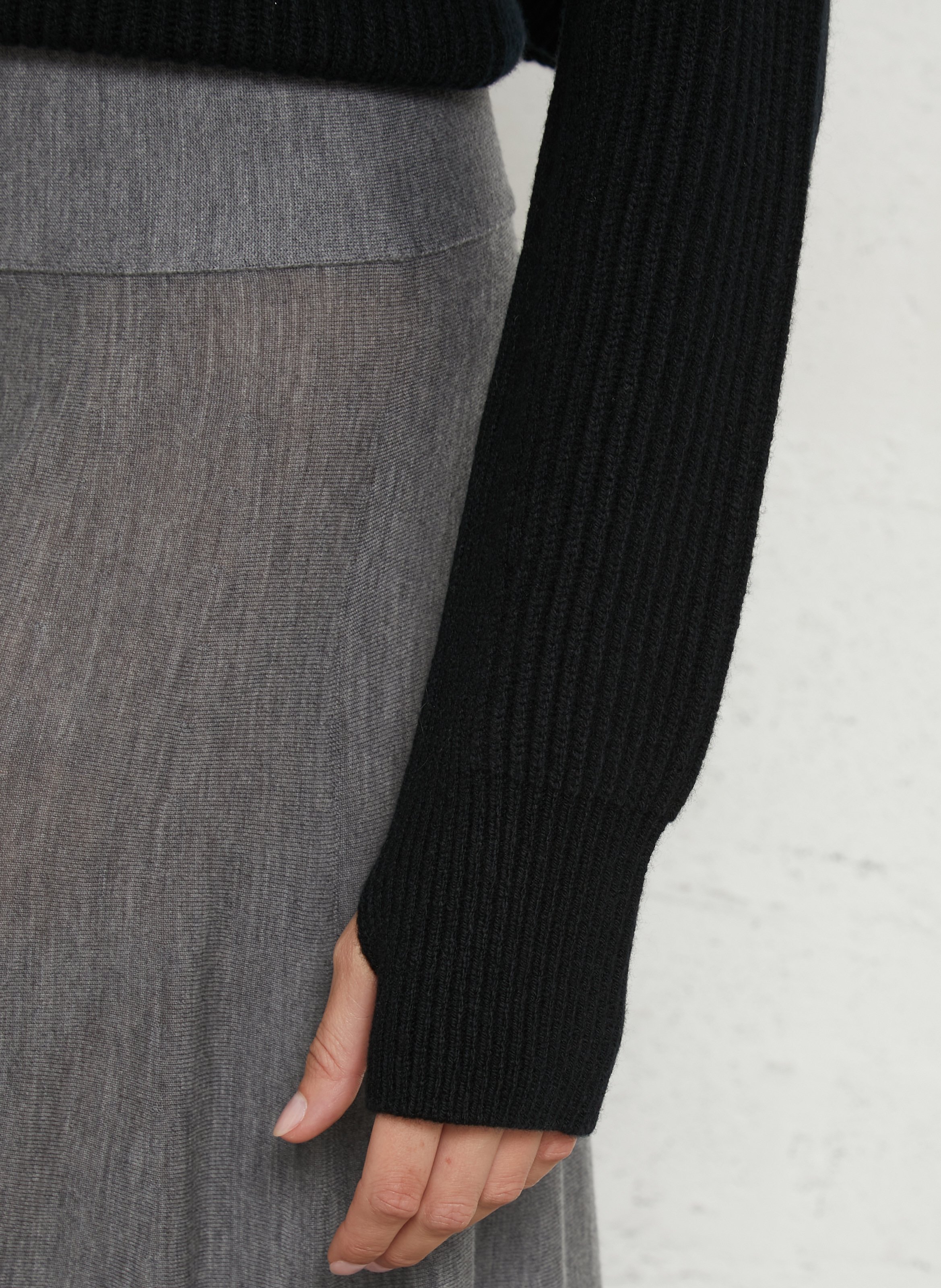 Pull en maille côtelé de laine LAURENCE BRAS Noir