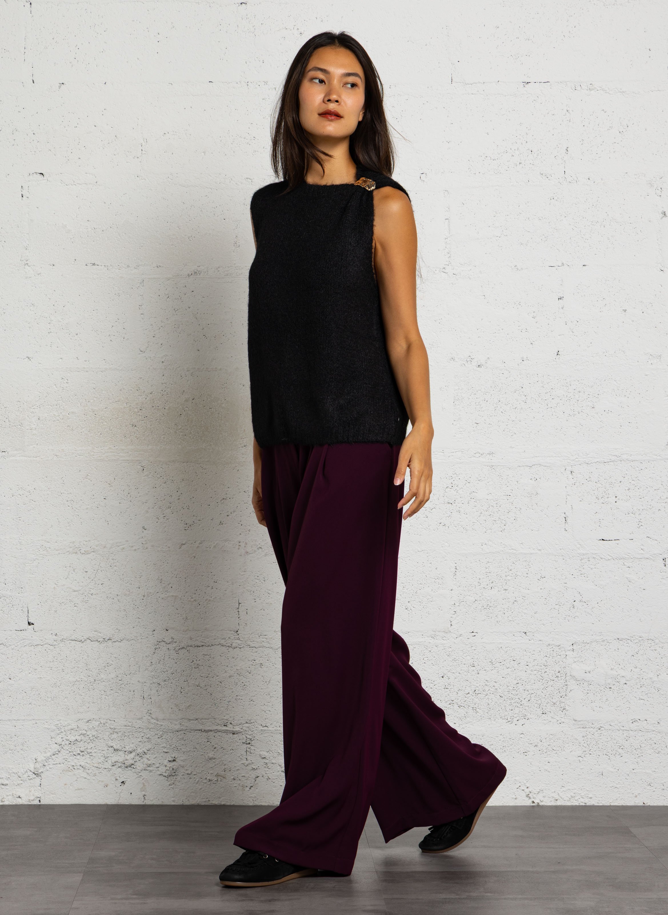 Pull sans manches à col asymétrique LE TEMPS DES CERISES Noir