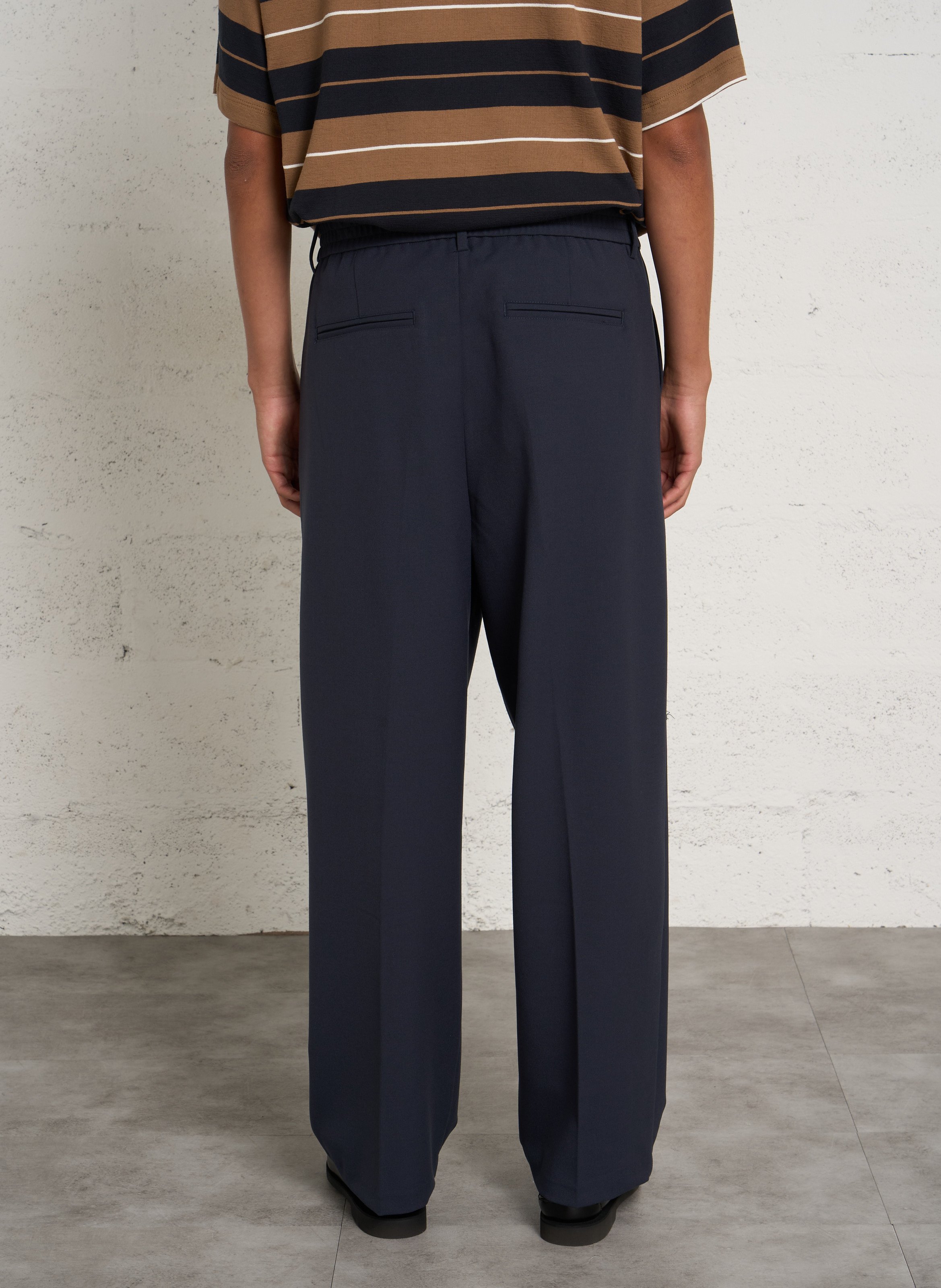 Einfarbige Anzughose mit Bundfalten CASUAL FRIDAY Blau
