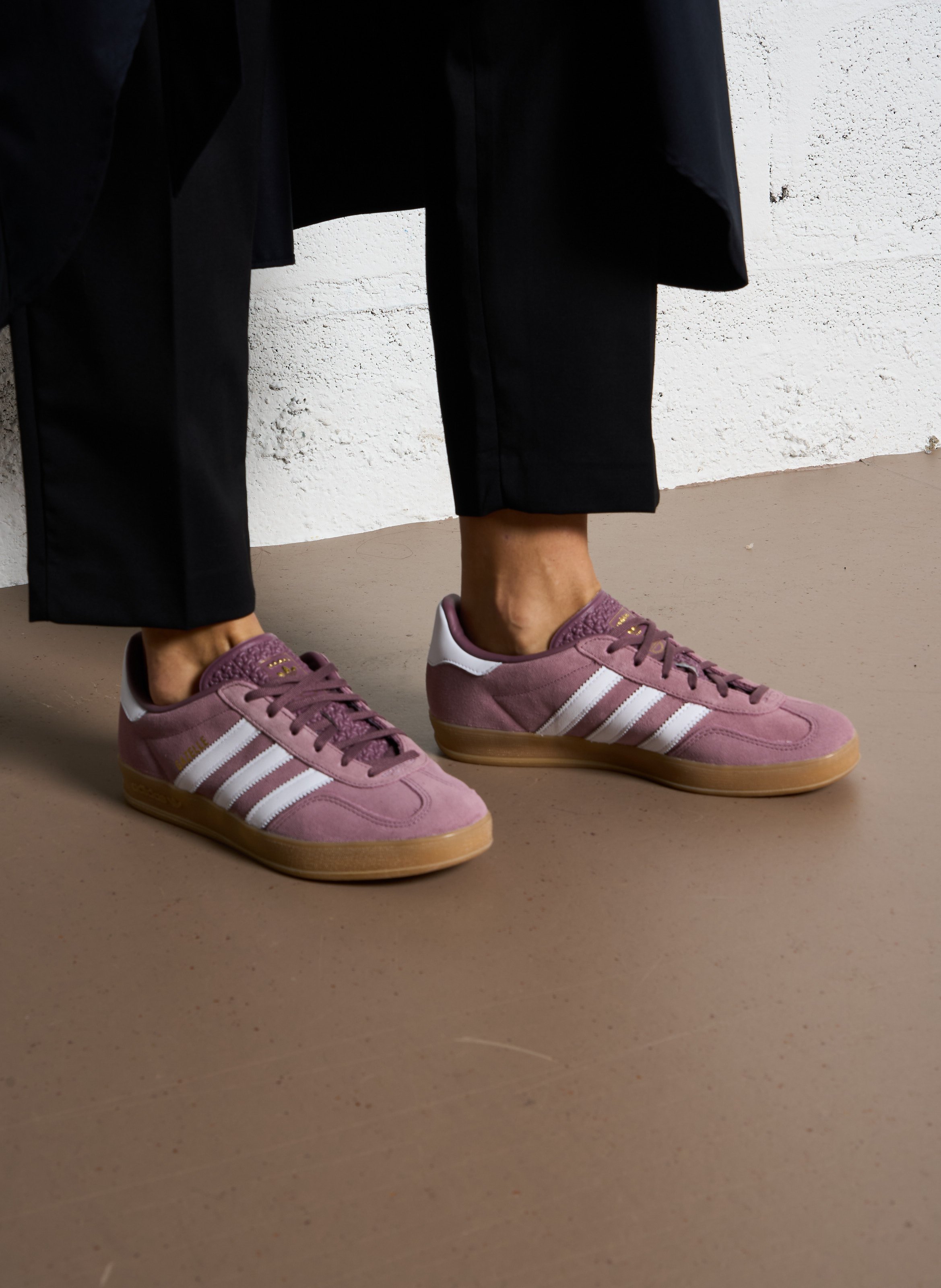 Lage sneakers van veloursleer Shafig-ftwwht-gum3 Adidas - Dames IH5483 |  Place des Tendances