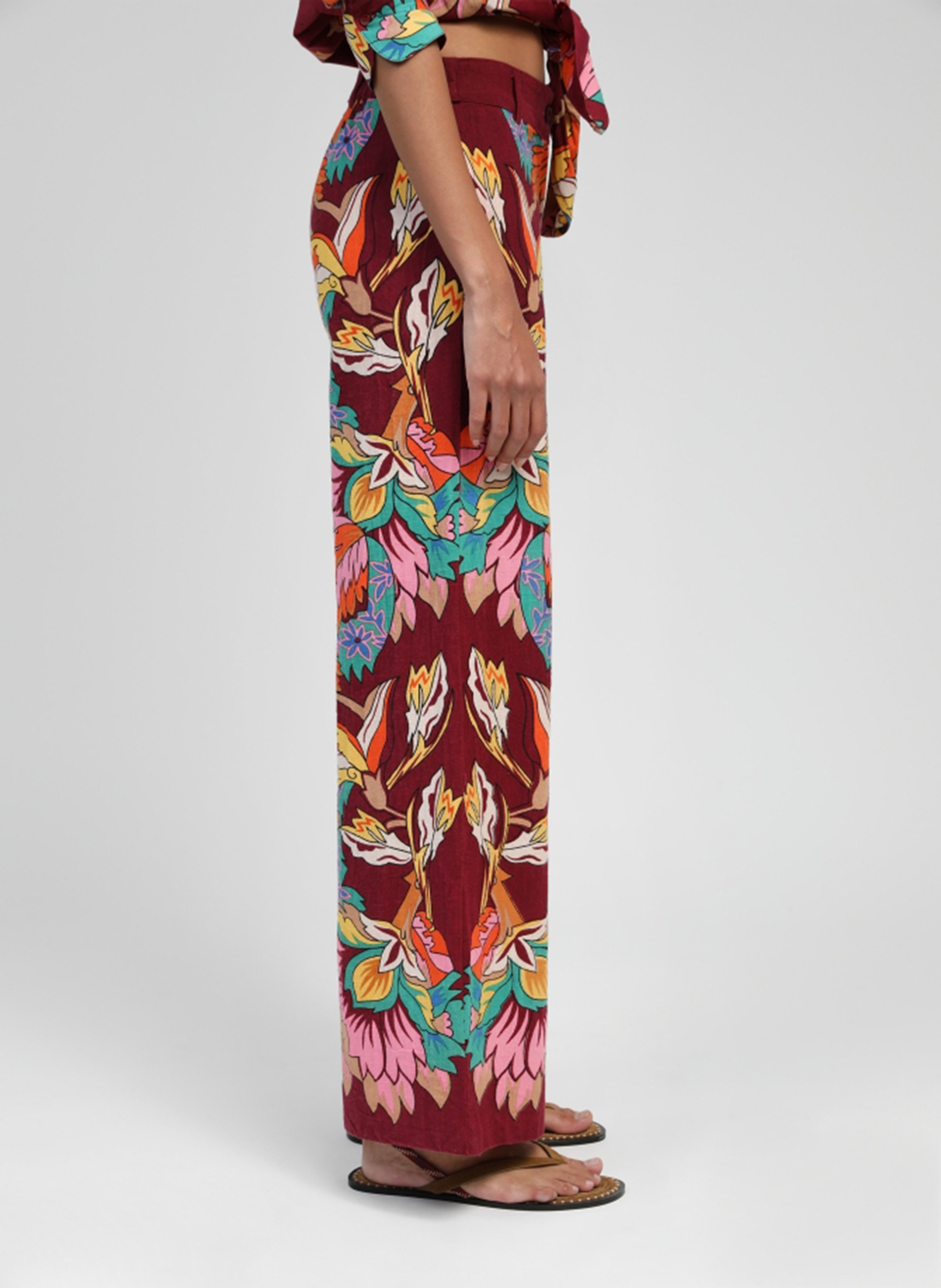 Weit geschnittene bedruckte Hose aus Baumwolle und Leinenmischung Rosa