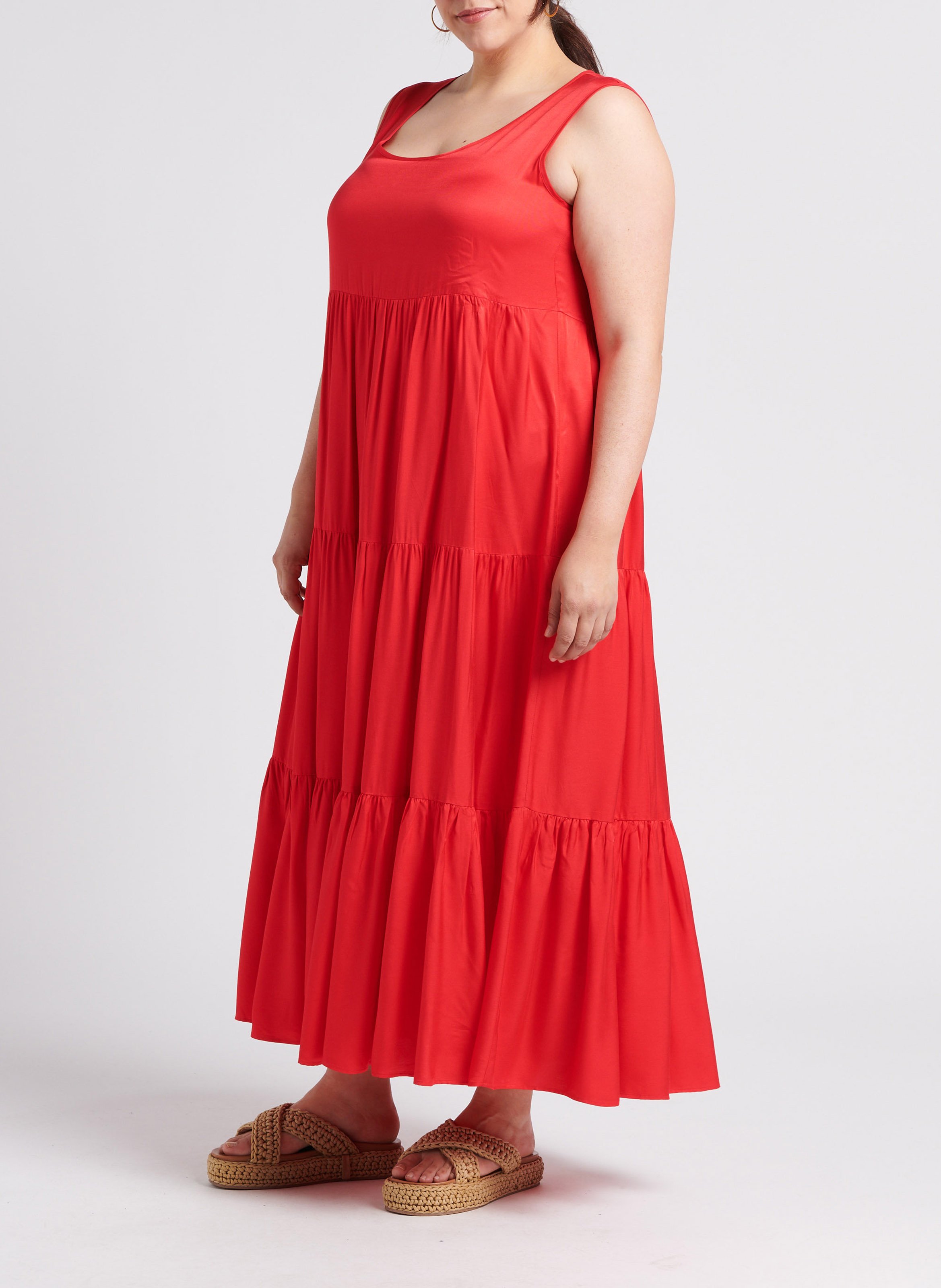 Lange jurk met uitlopende rok en V-hals Rood