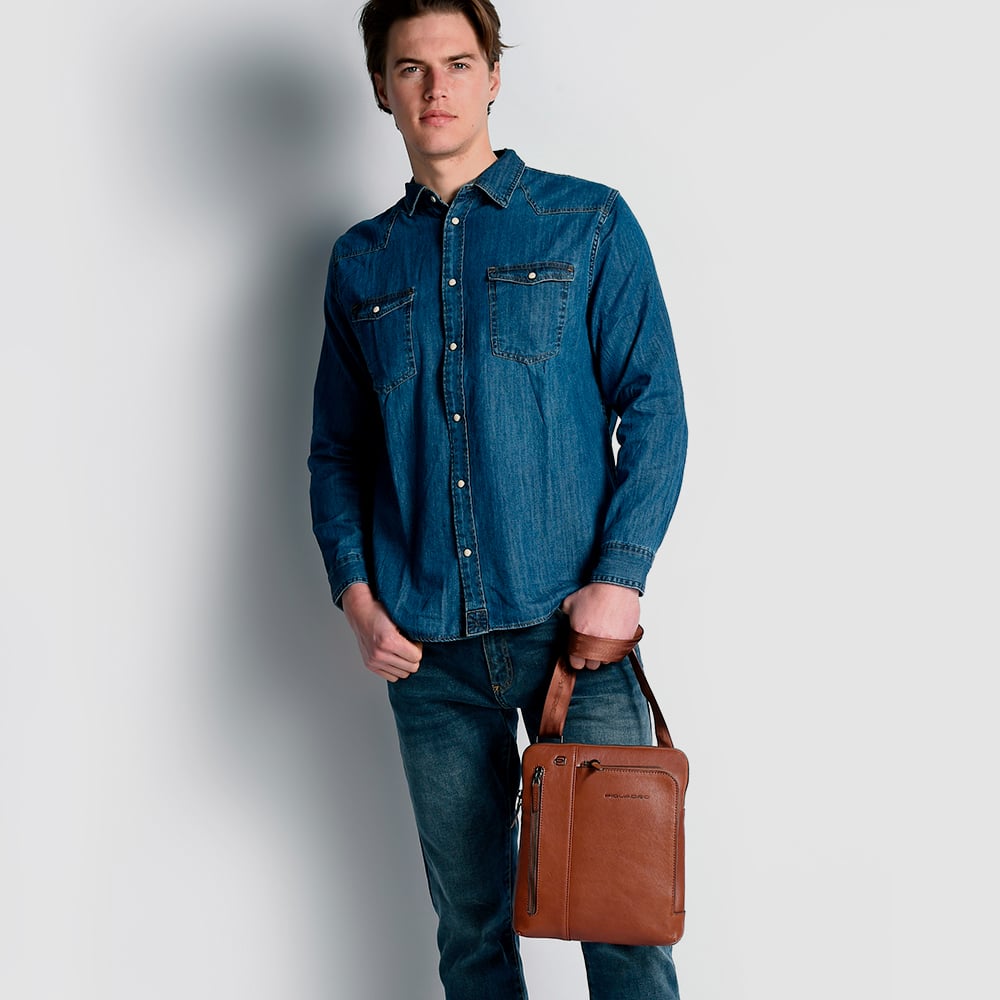 iPad shoulder bag PIQUADRO Black