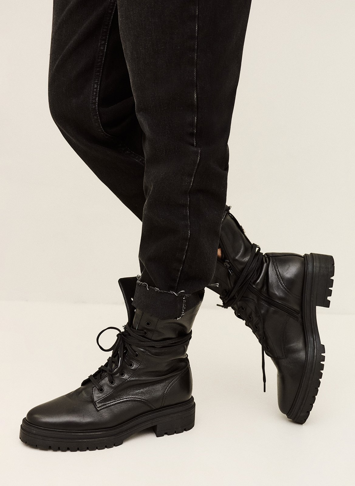 Bottes en cuir BA&SH Noir