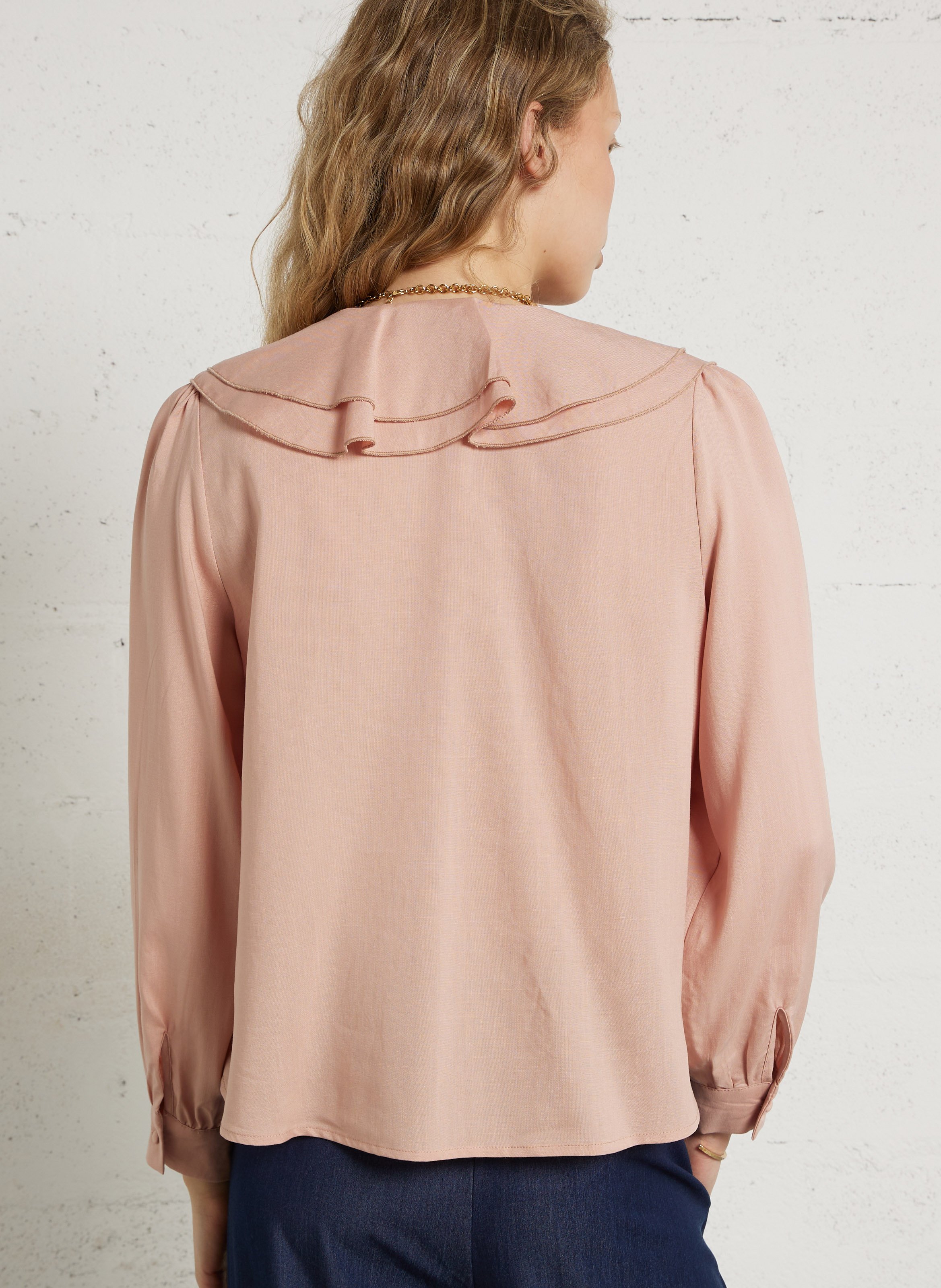 Ruime blouse met V-hals en volants LA PETITE ETOILE Roze