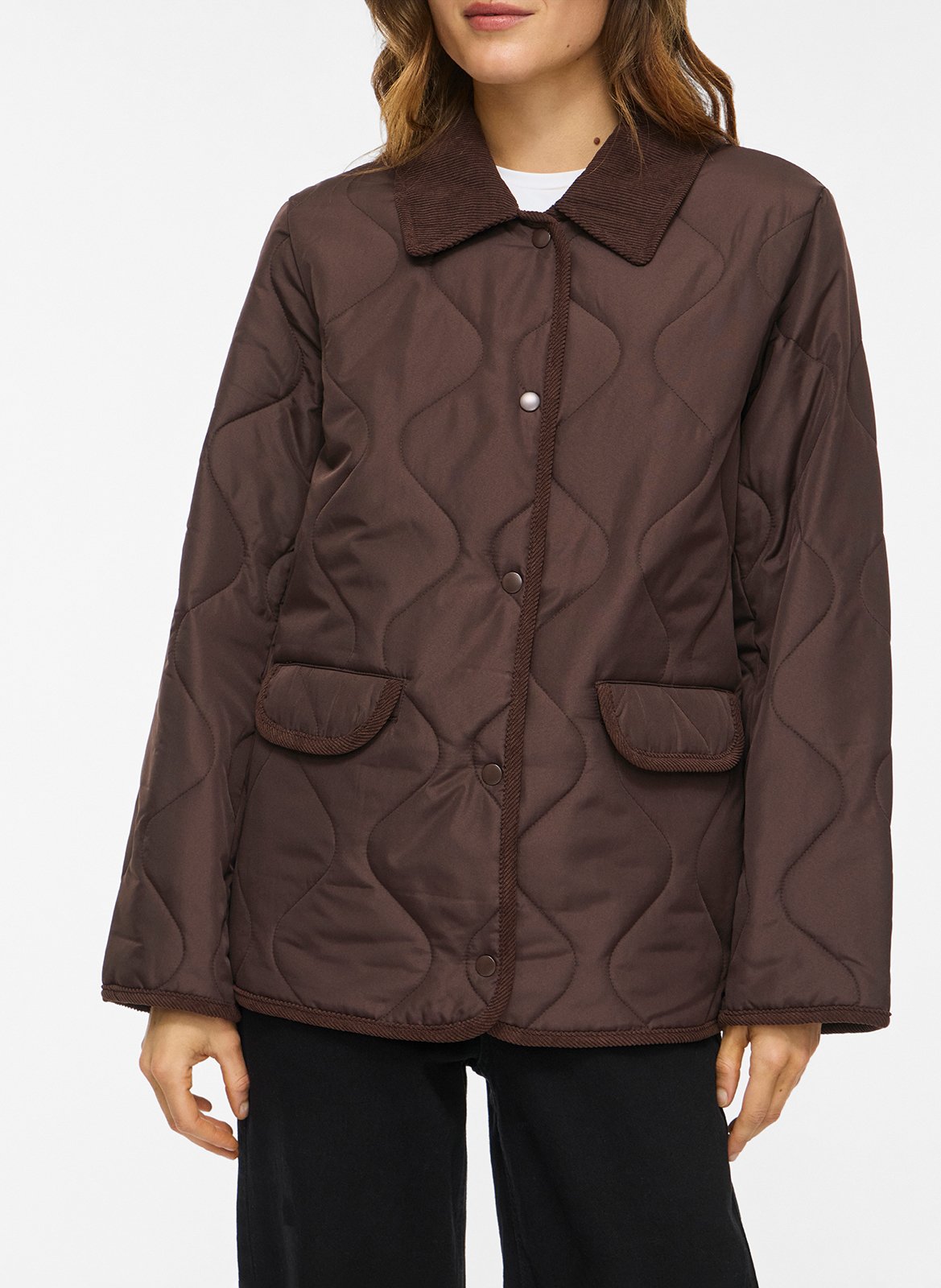 Einfarbige gesteppte gerade Jacke. VILA Braun