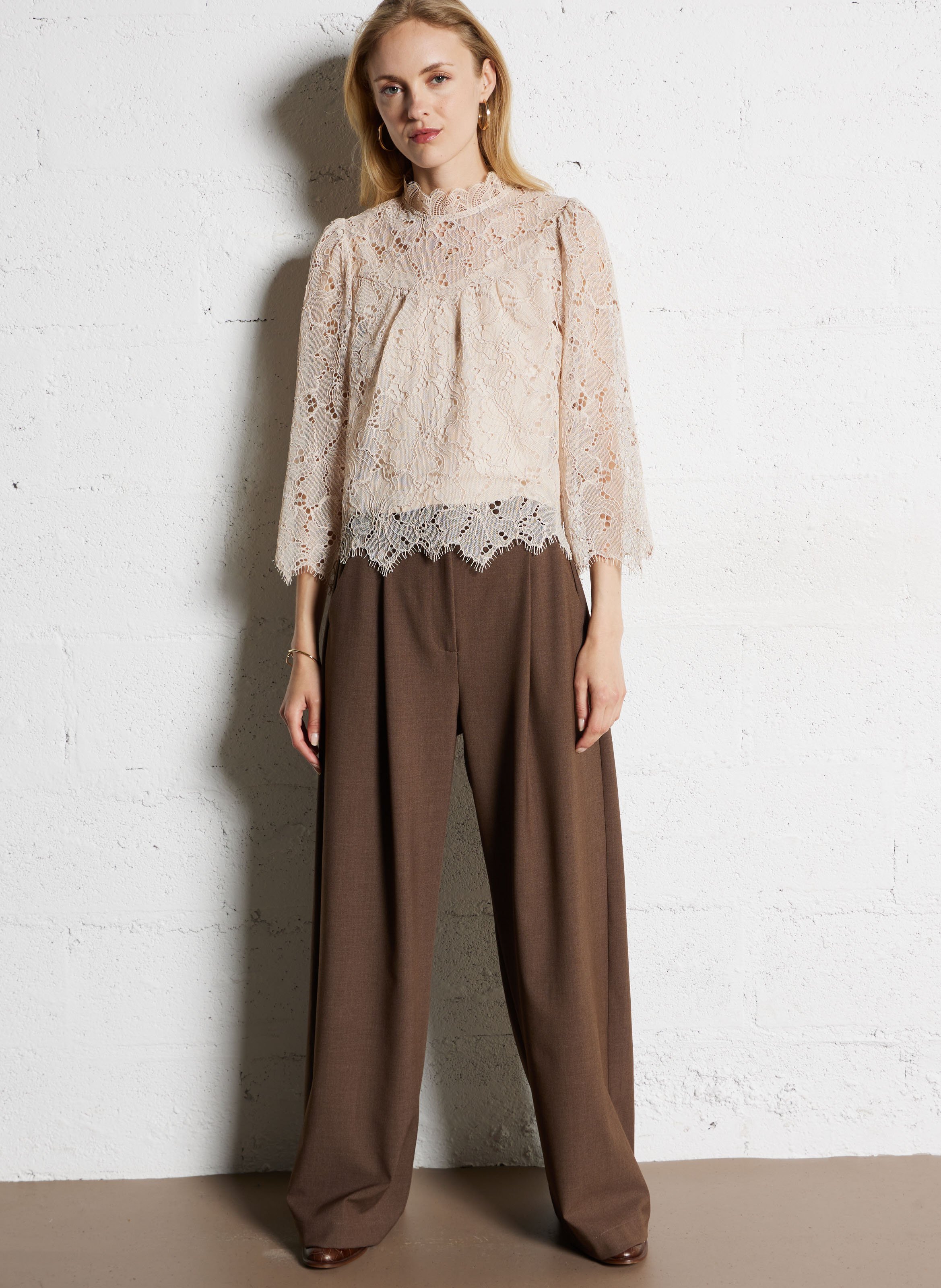 High neck lace blouse SUNCOO White