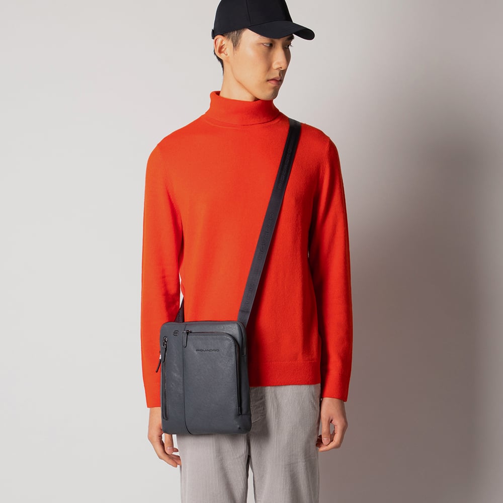 iPad shoulder bag PIQUADRO Black