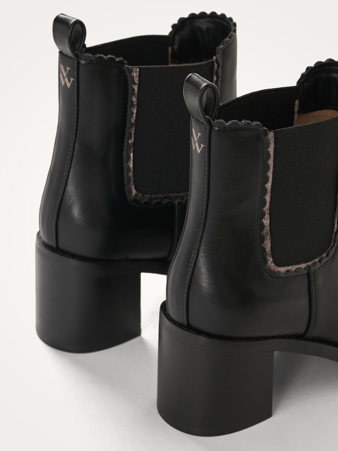 Chelsea ankle boots with heel VANESSA WU Black