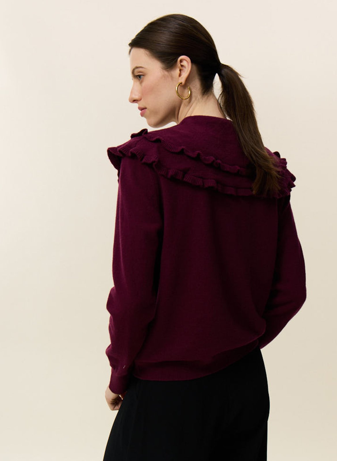 Gerade geschnittene Kaschmir-Strickjacke mit rundem Rüschenkragen HIRCUS Pflaume