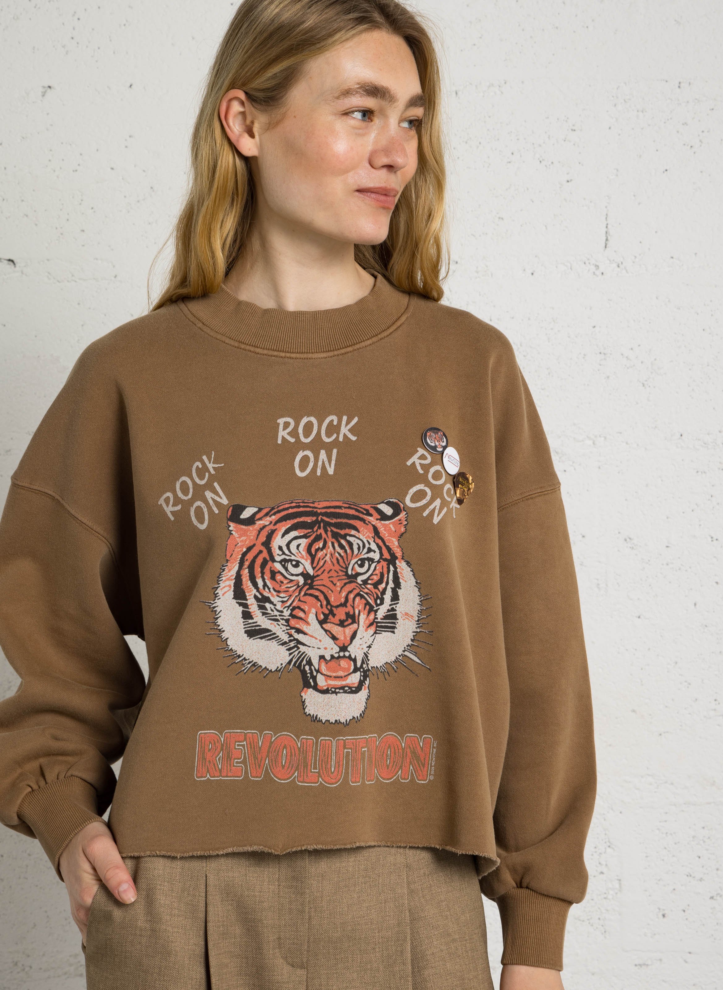 Kurzer bedruckter Baumwollpullover NEWTONE Braun