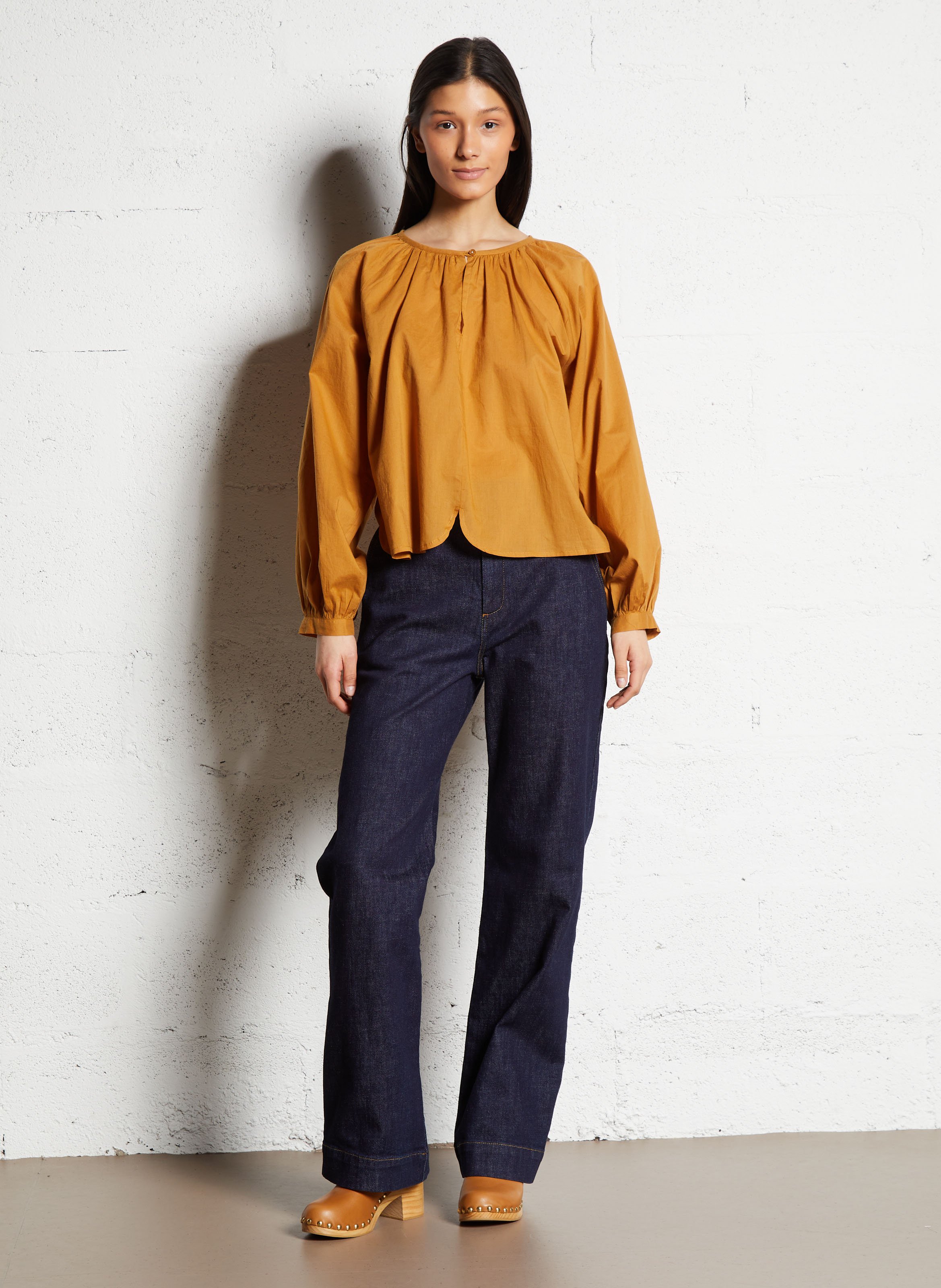 Katoenen blouse met ronde hals BELLEPIECE Bruin