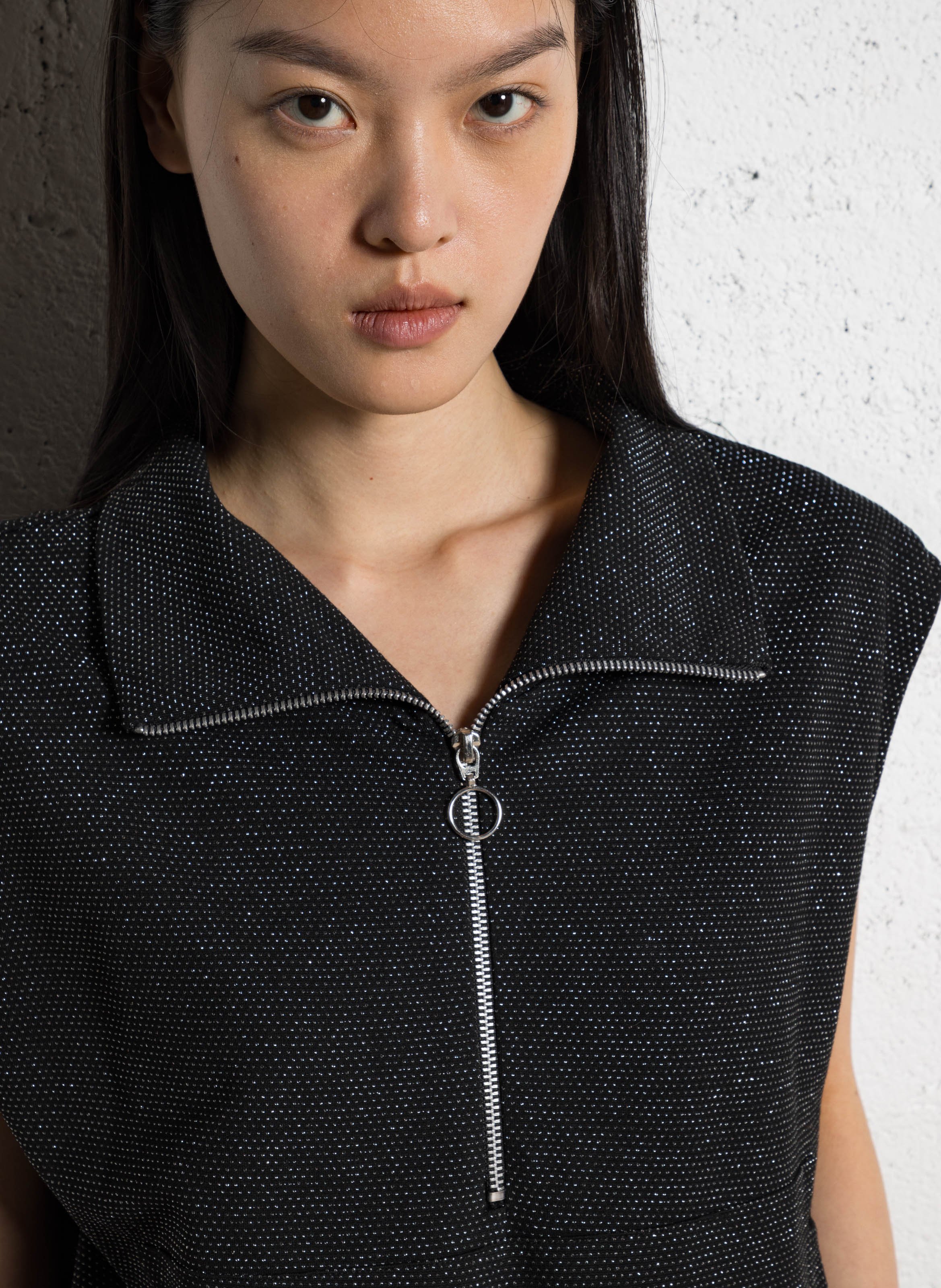 Ärmelloses Top mit Stehkragen I CODE Schwarz