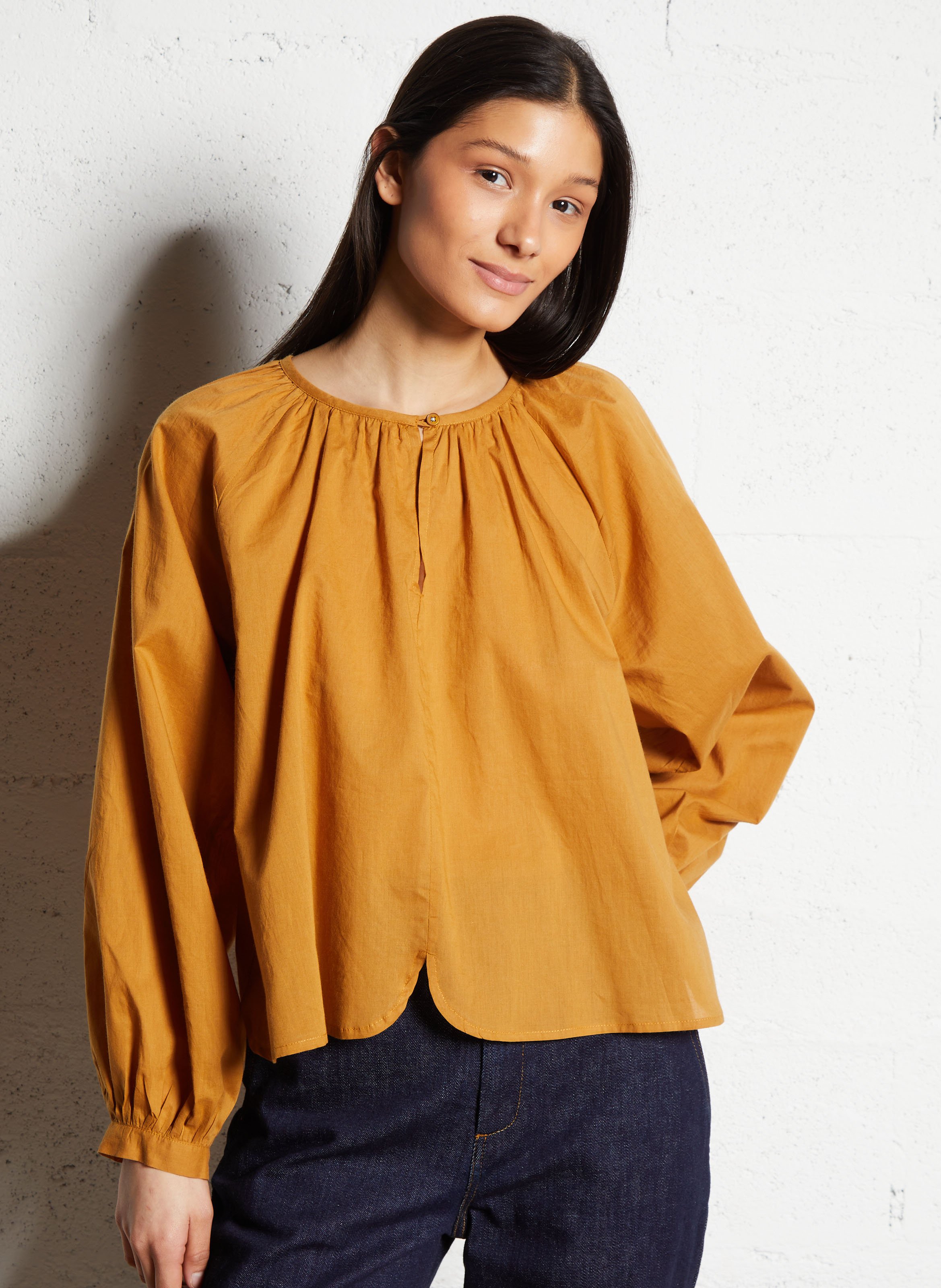 Katoenen blouse met ronde hals BELLEPIECE Bruin