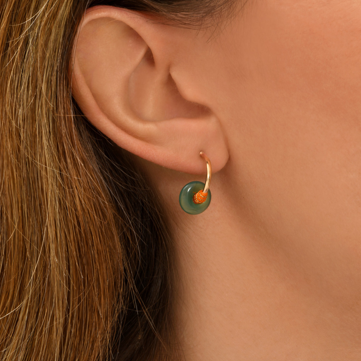 Mini boucles d'oreilles créoles babylone agate et fils de soie SATELLITE PARIS Vert