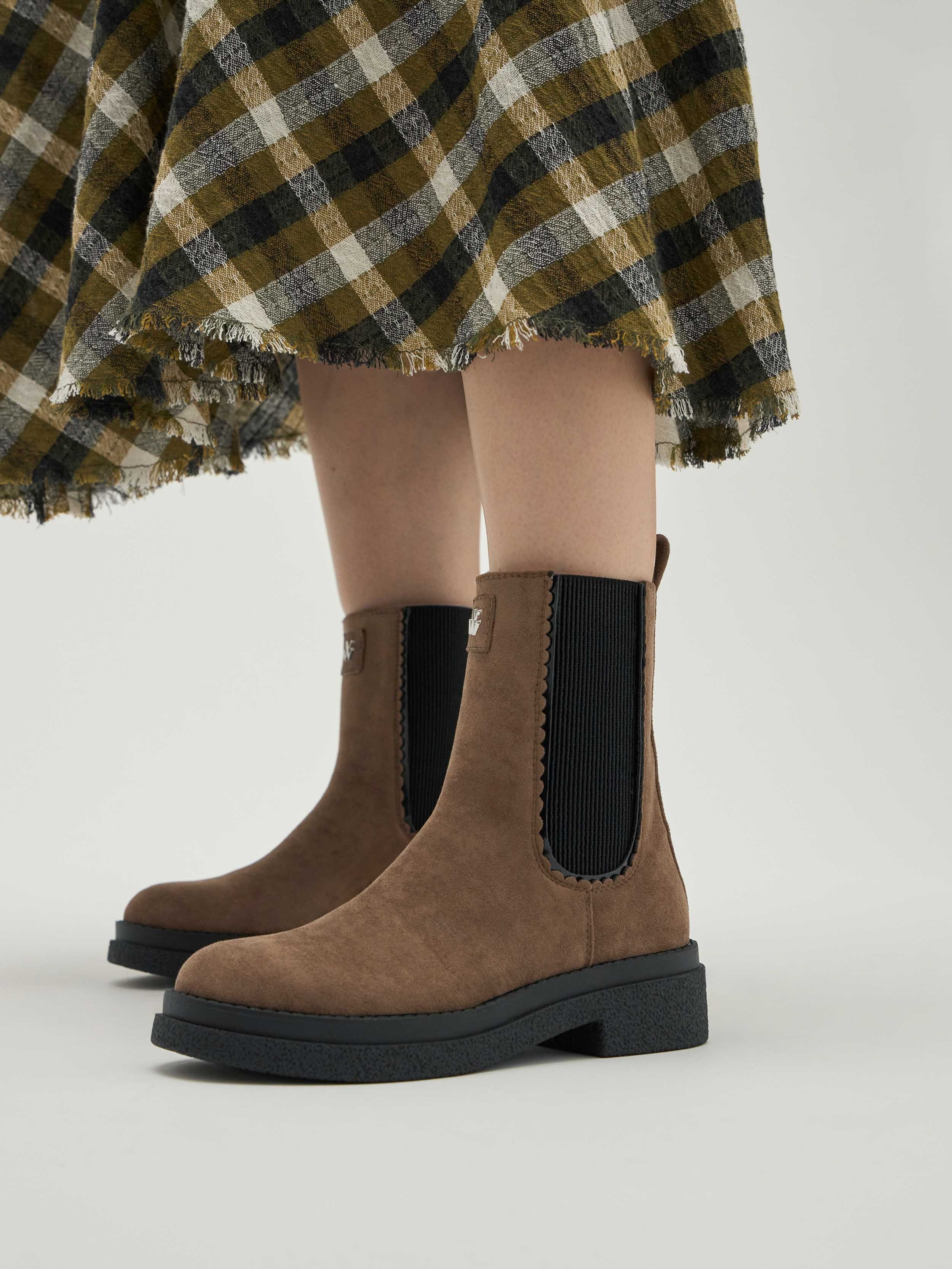 Chelsea suede ankle boots VANESSA WU Brown