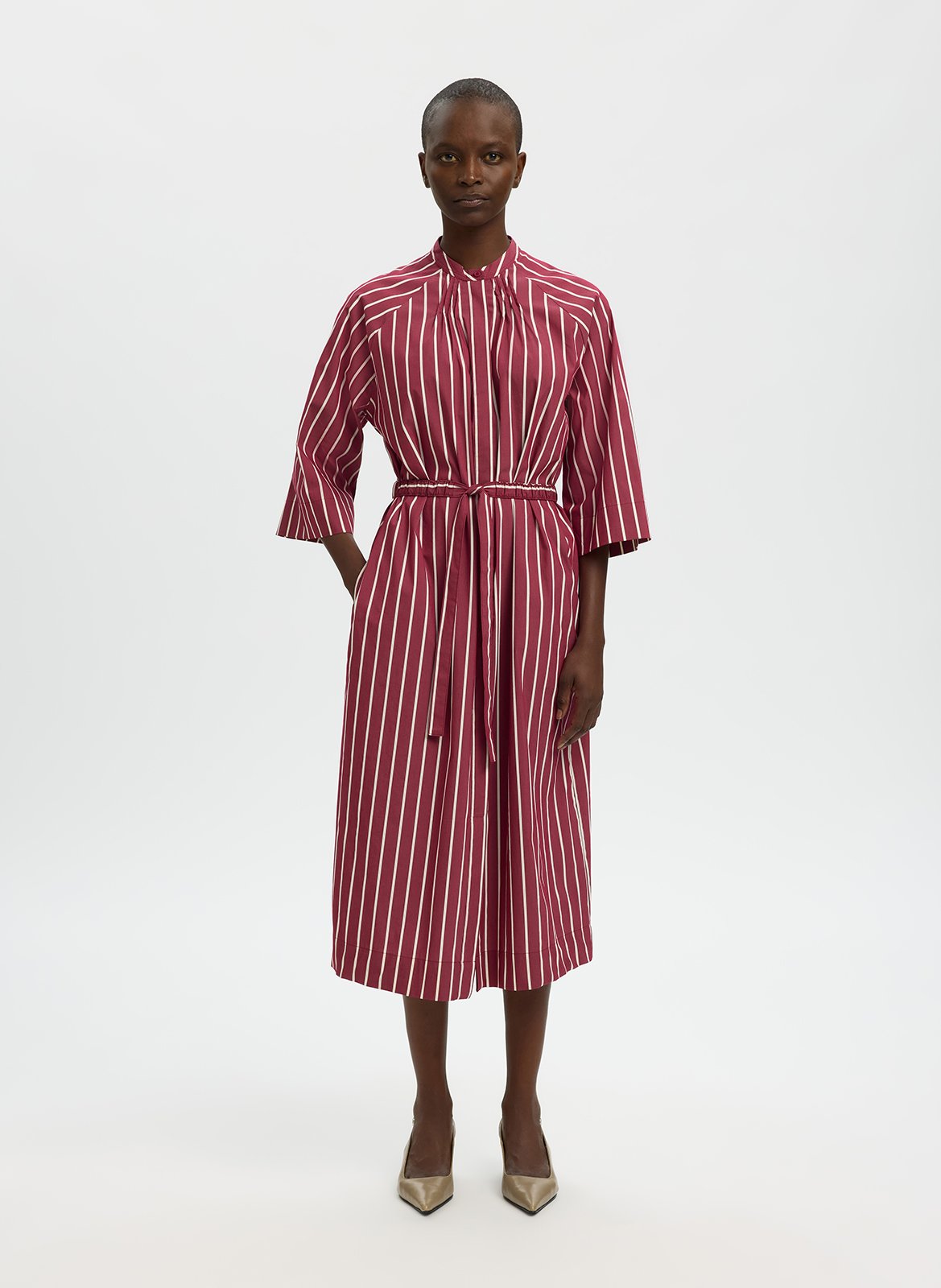 Rechte jurk met klassieke kraag van biokatoenmix met strepen SELECTED Rood