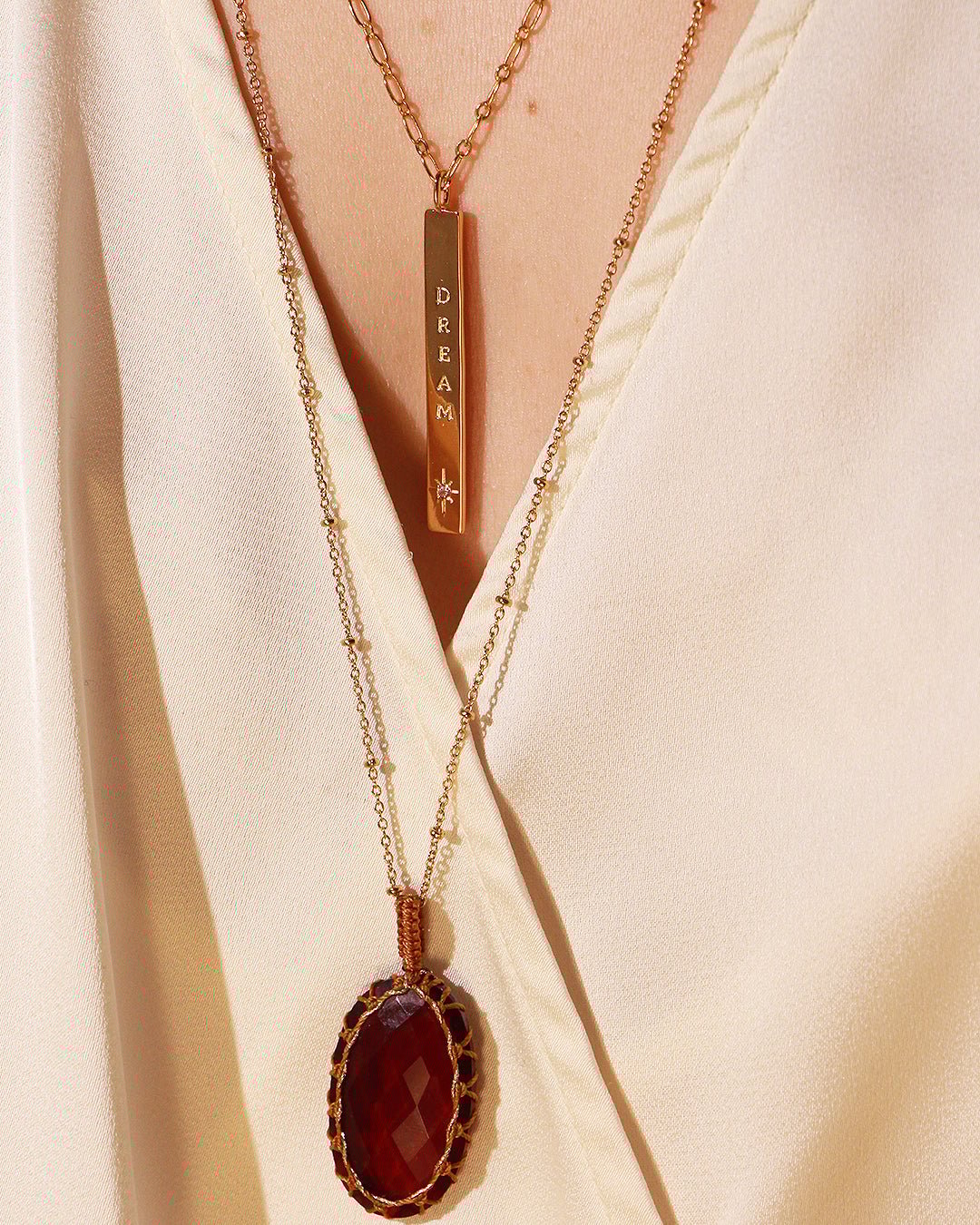 Colliers plaqué or chakra NILAI Red