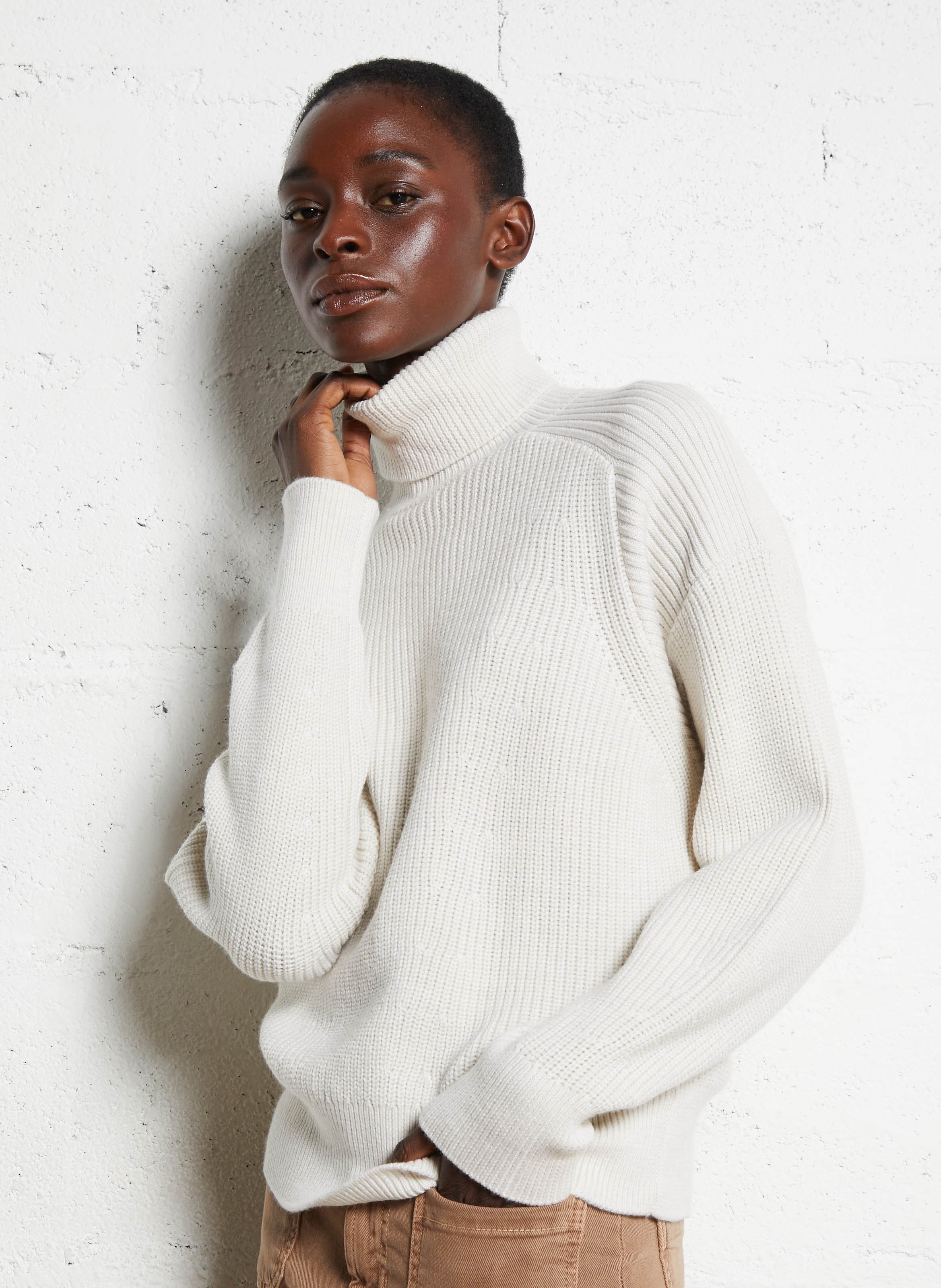 Pull ample col roulé en laine mérinos MAJESTIC FILATURES Beige