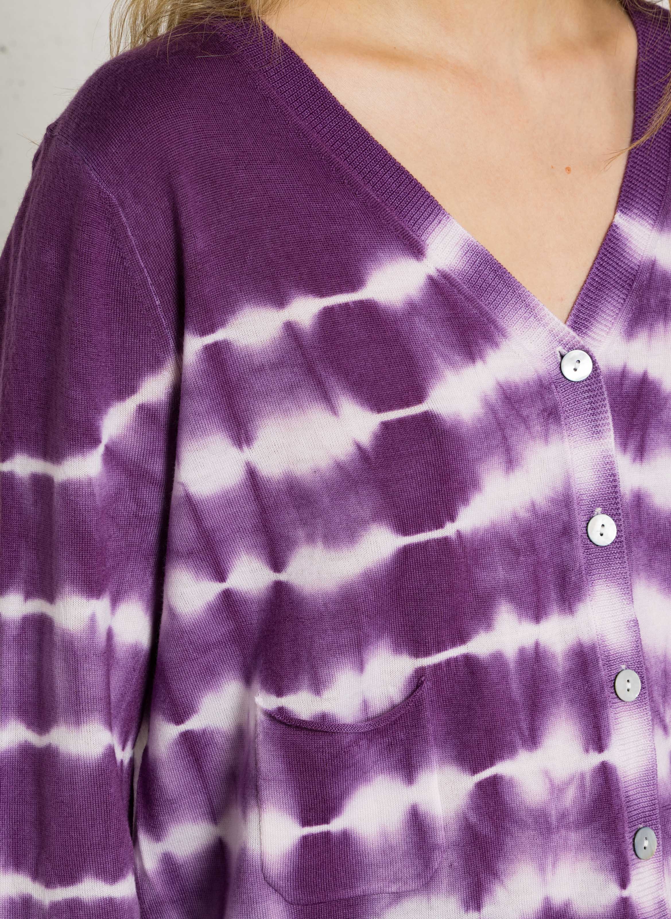V-Ausschnitt Cardigan mit Tie-Dye-Muster aus Wolle BELLA JONES Violett