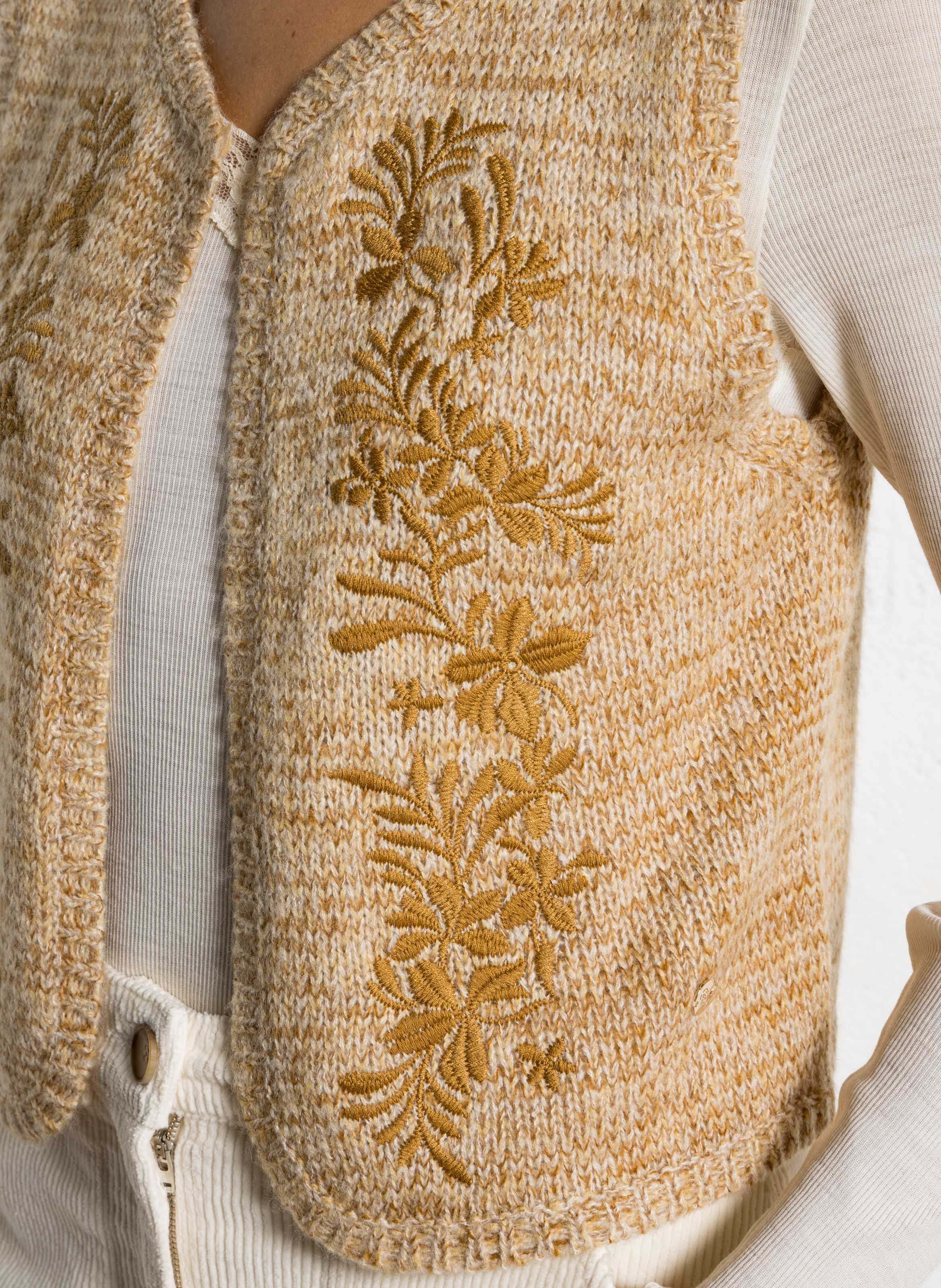 Ärmellose Strickweste mit Stickereien LA PETITE ETOILE Beige