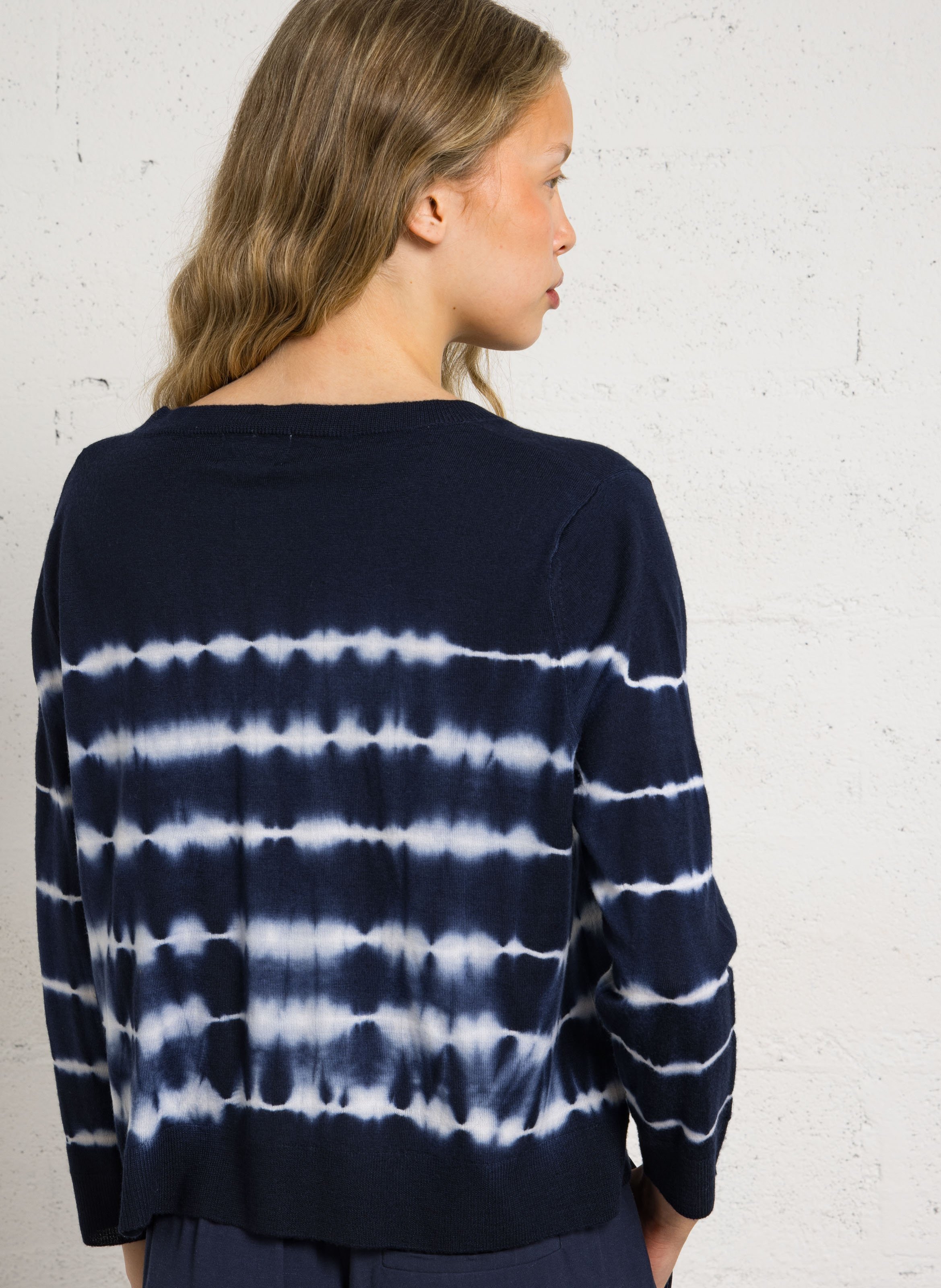 V-Ausschnitt Cardigan mit Tie-Dye-Muster aus Wolle BELLA JONES Blau