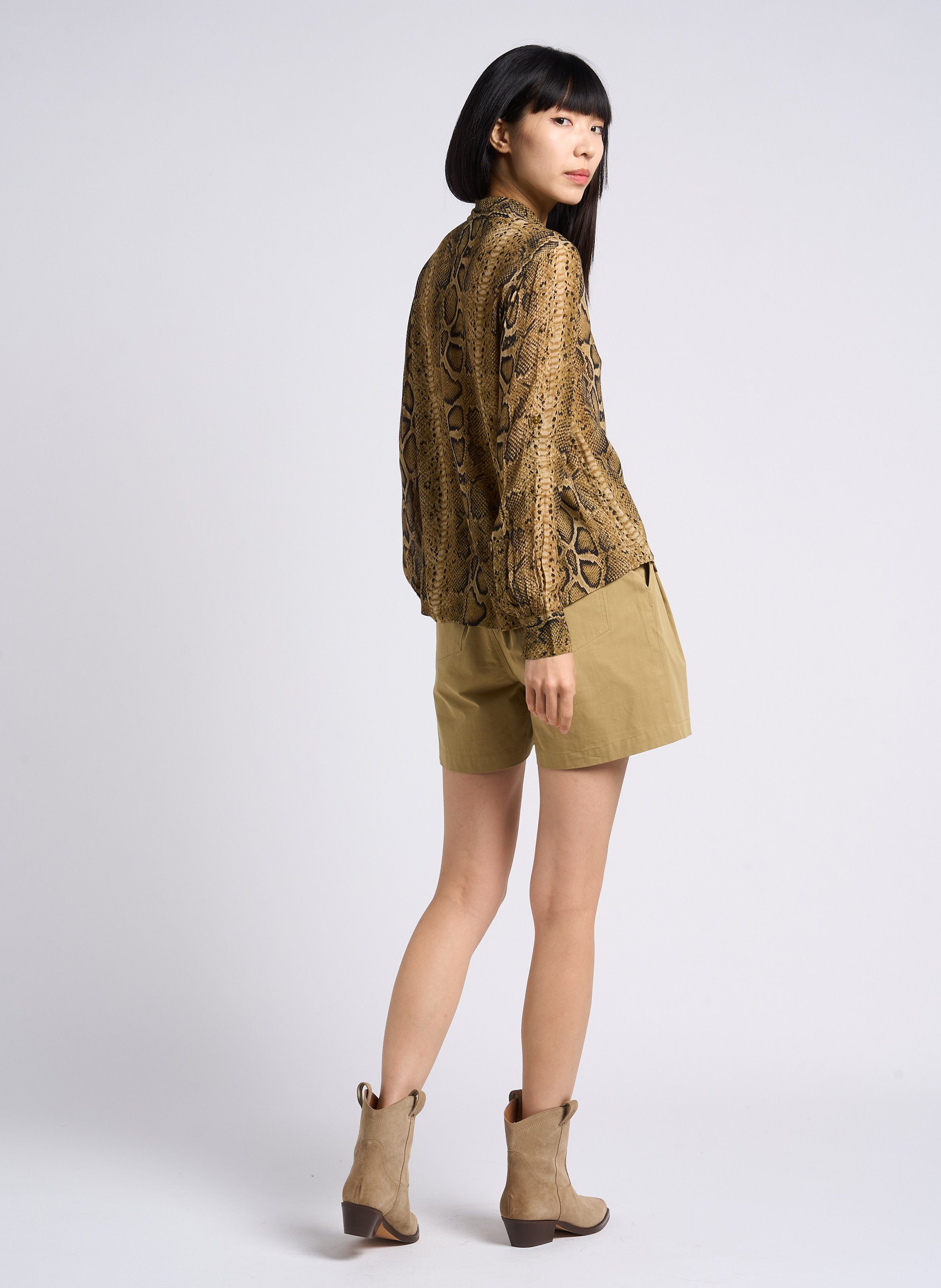 Bluse mit klassischem Kragen und Python-Print SWILDENS Beige