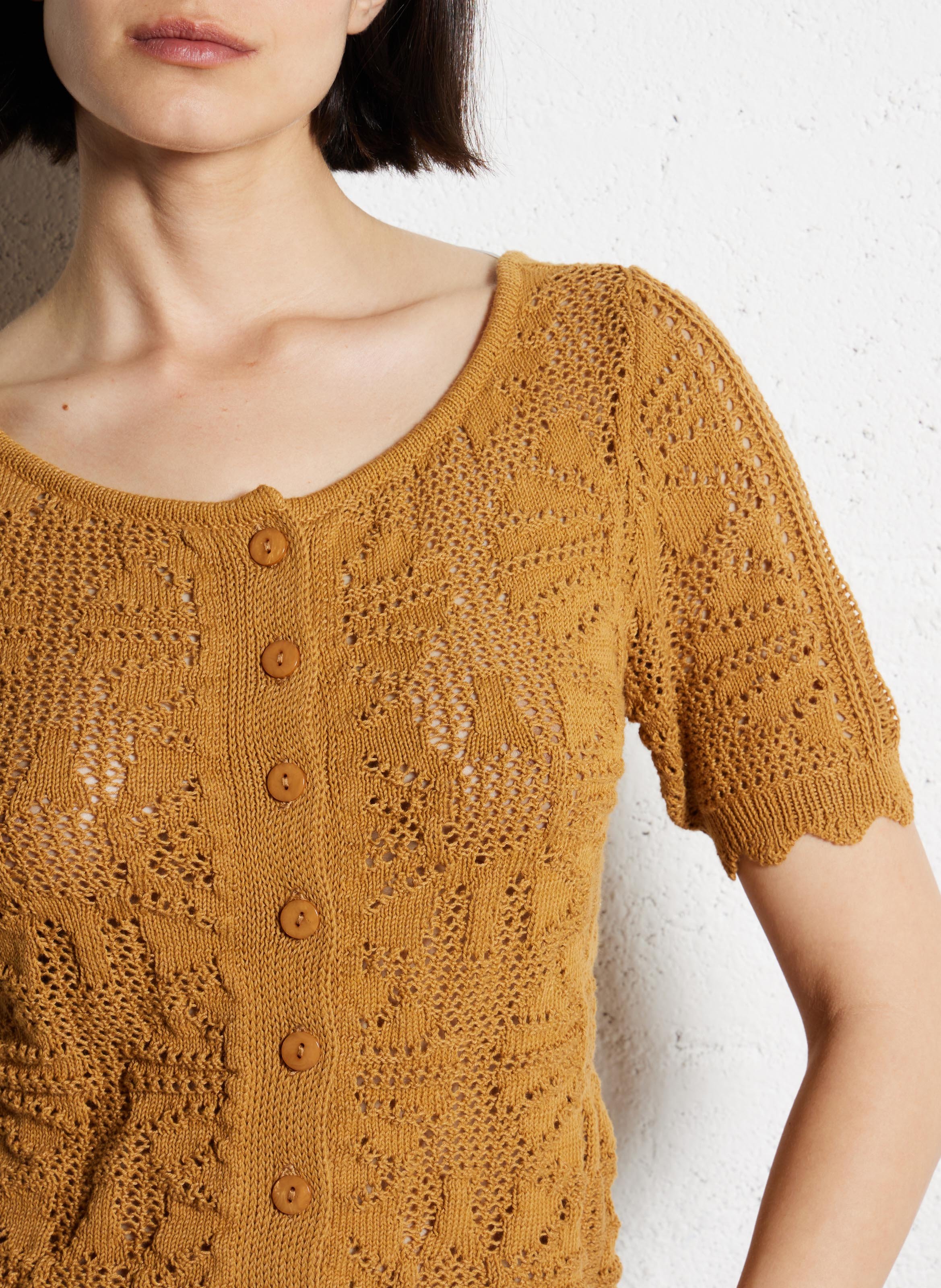 Chaleco recto de manga corta en encaje. Marron