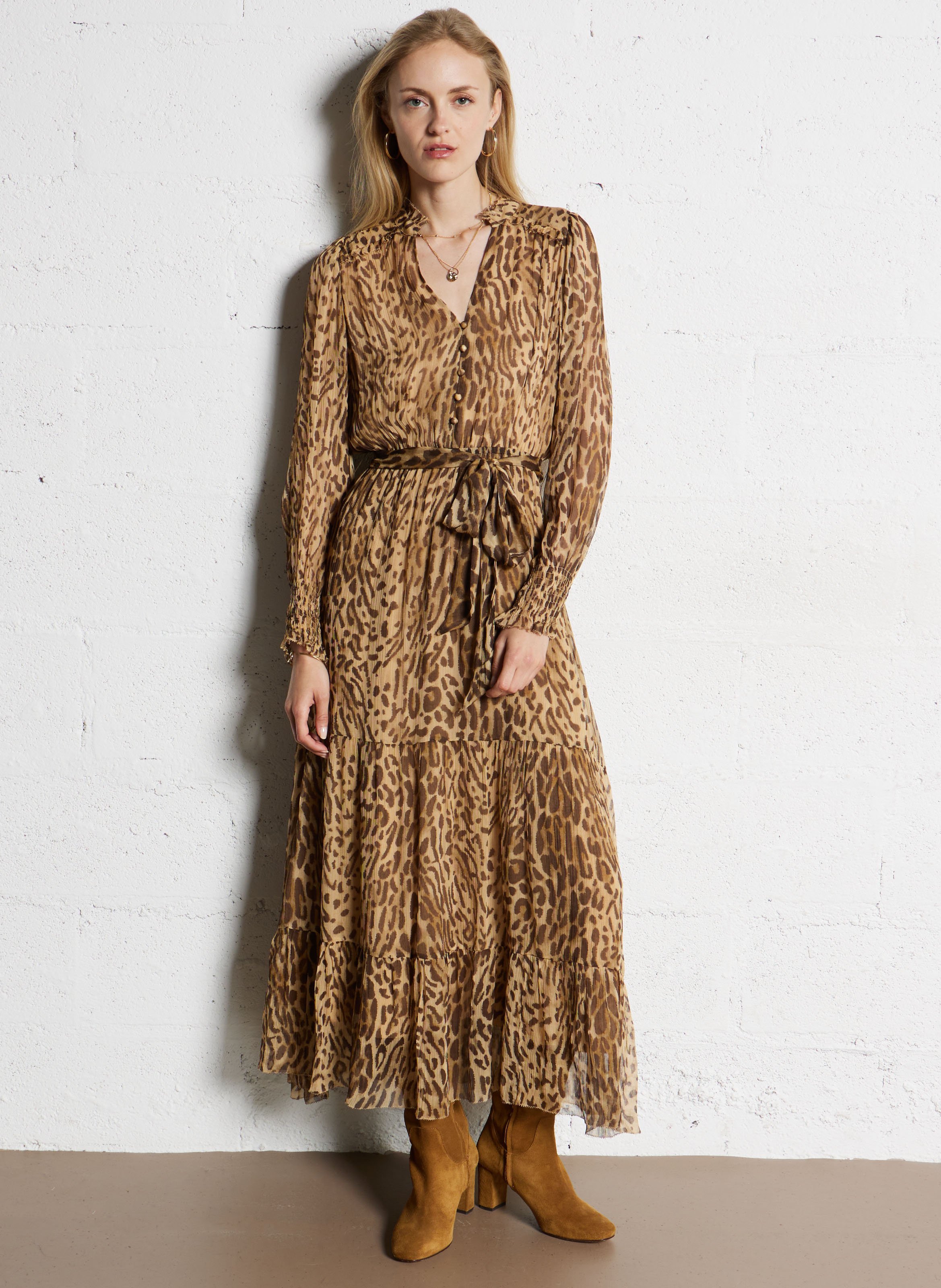 Langes, taillierte Maxikleid mit Leopardenmuster SUNCOO Beige