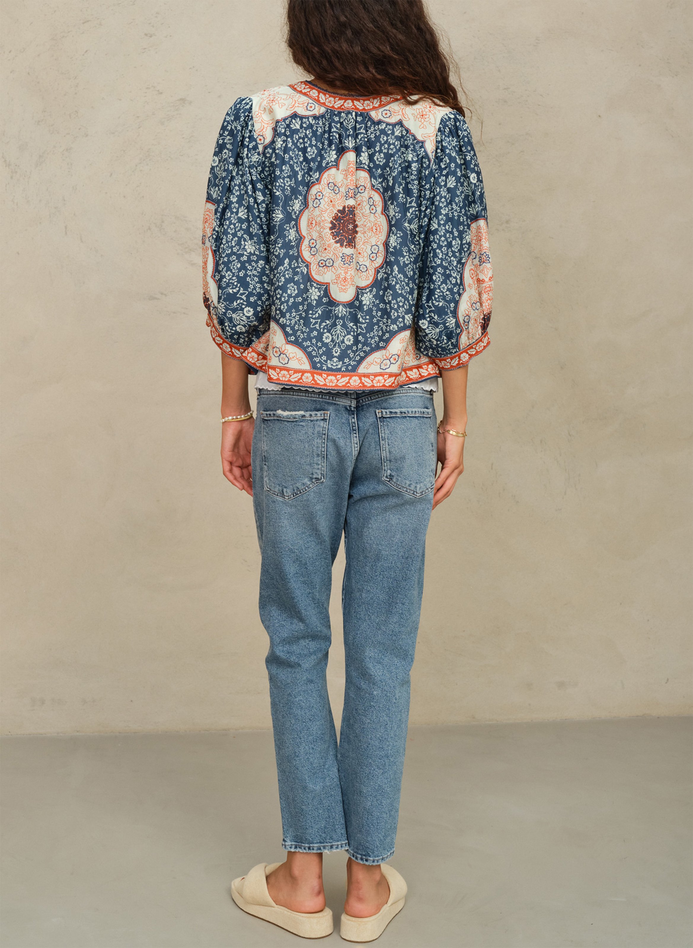 Recht katoenen jasje met ronde hals en print M.A.B.E Blauw