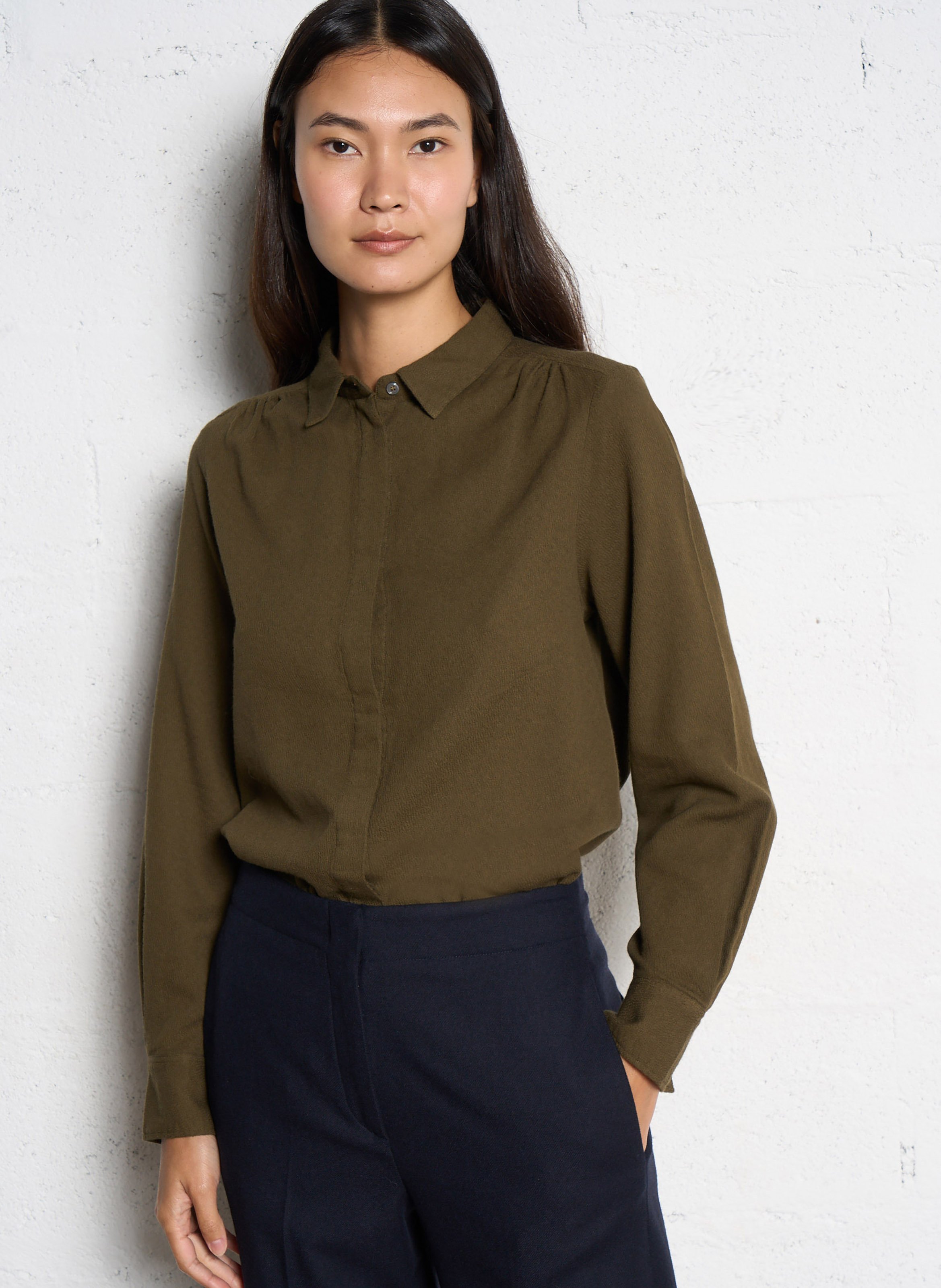 Chemise col classique en coton et en laine mélangés  POMANDERE Kaki