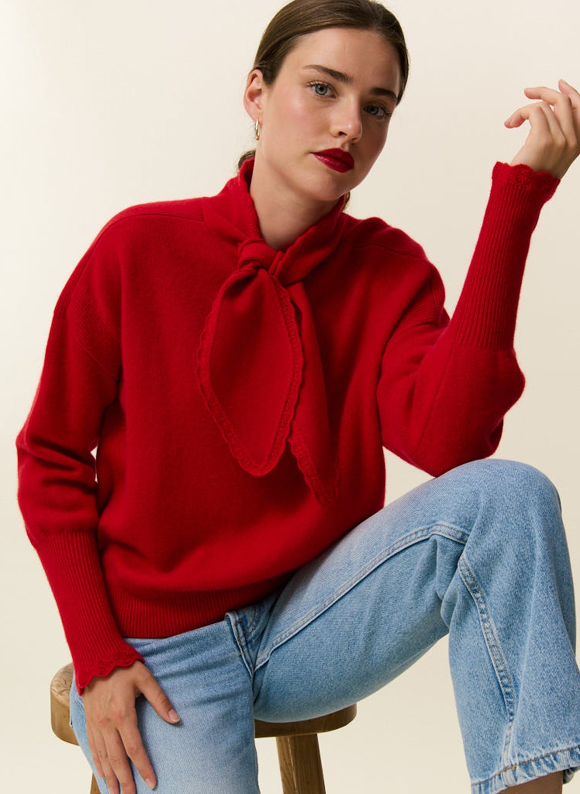 Straight cashmere sweater with lavallière collar HIRCUS Red