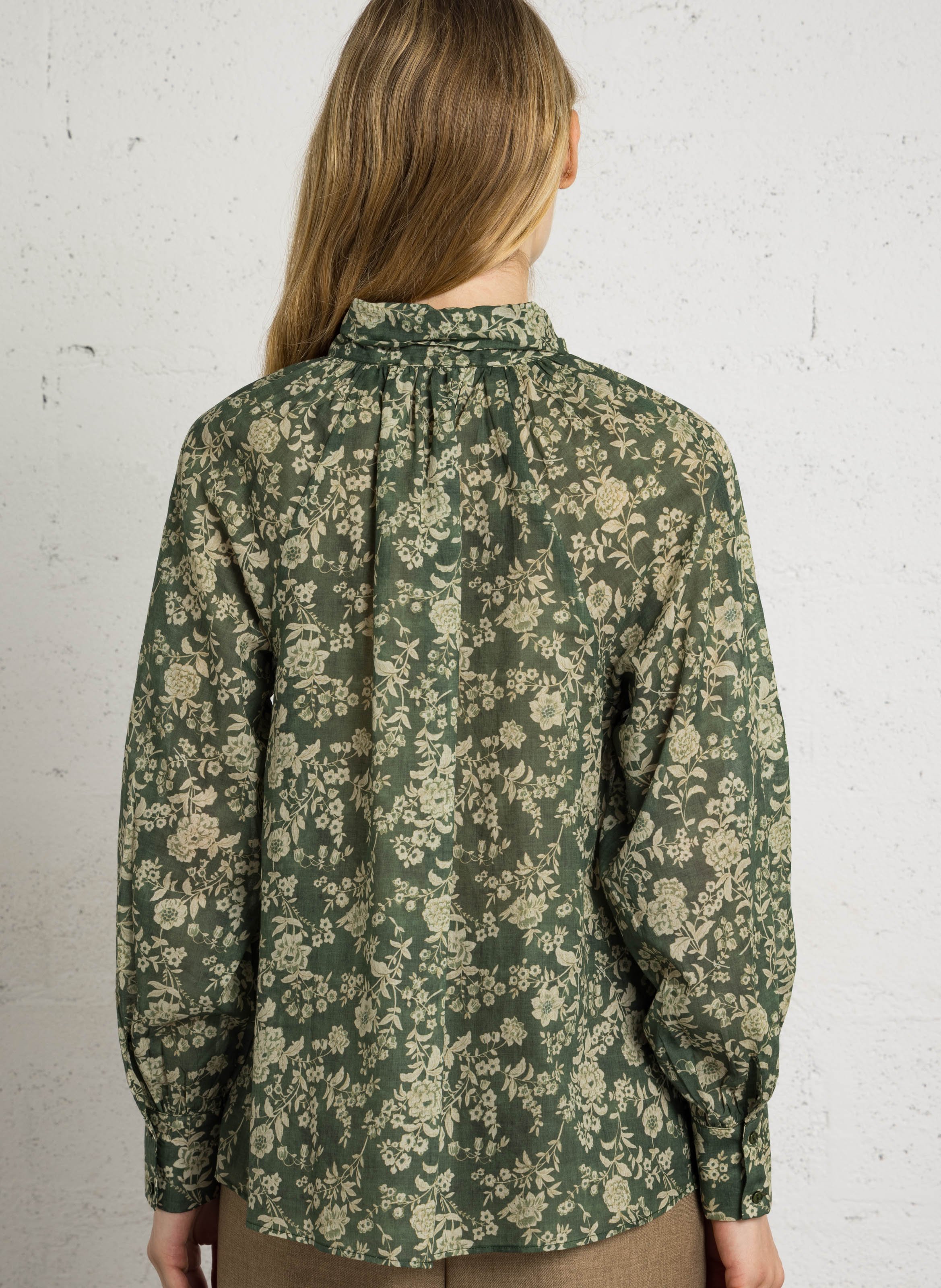 Blouse met strikkraag en bloemenprint in katoen SUD EXPRESS Groen