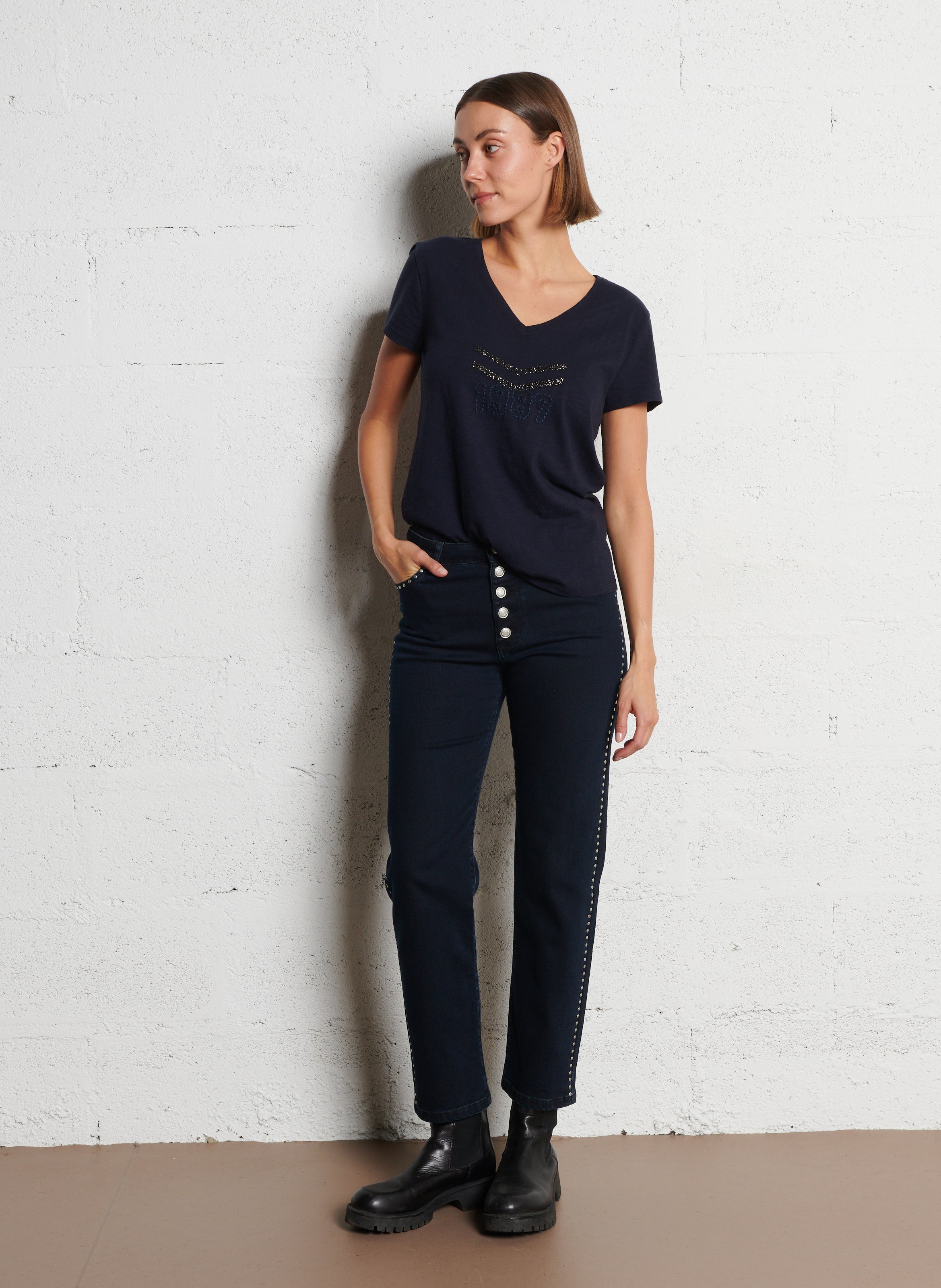 Gerade geschnittene Jeans mit Nieten-Detail. IKKS Blau