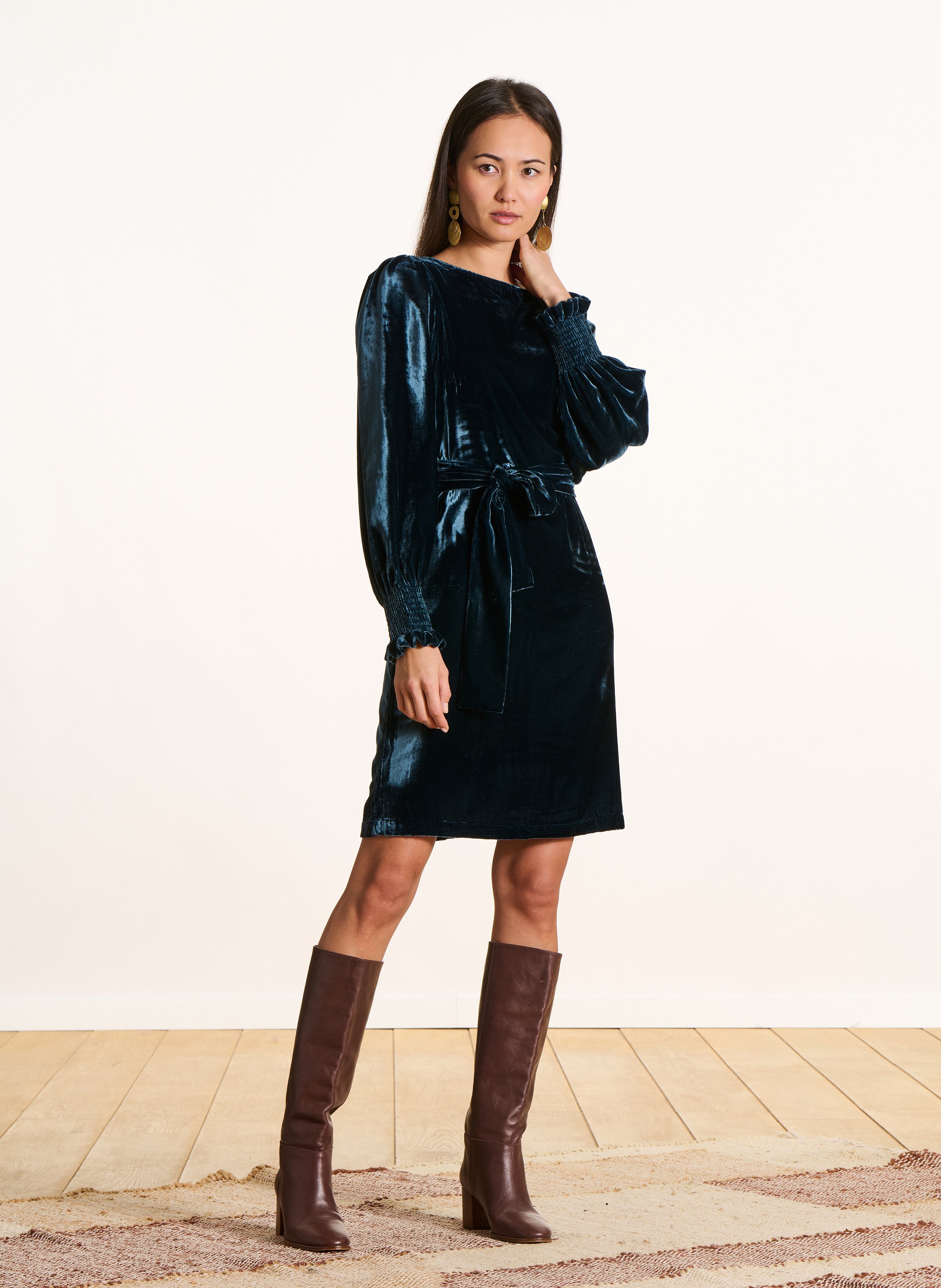 Kurzes Samtkleid mit U-Boot-Ausschnitt LA FEE MARABOUTEE Blau