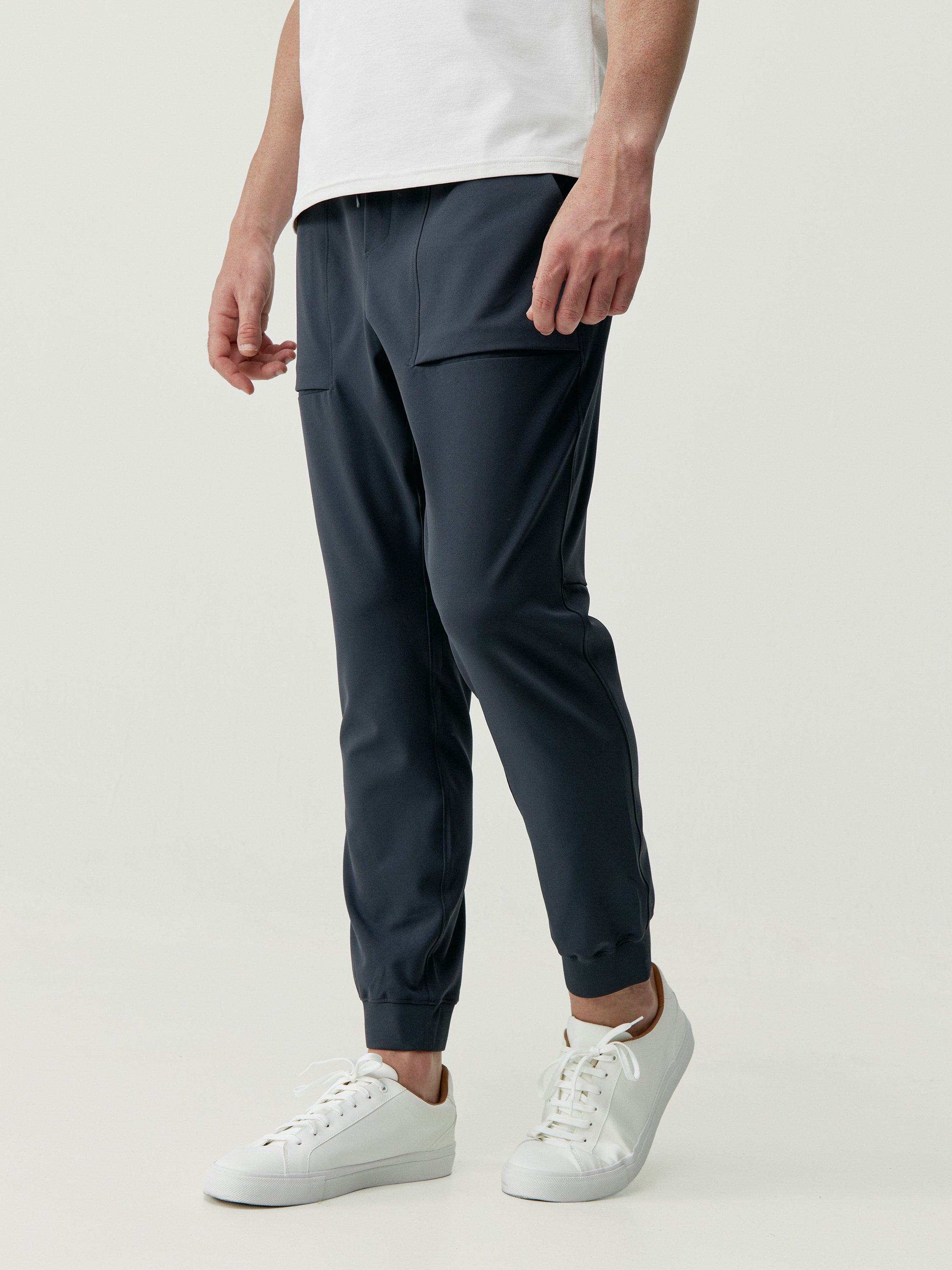 Performance athleisure sports pants BORN LIVING YOGA
