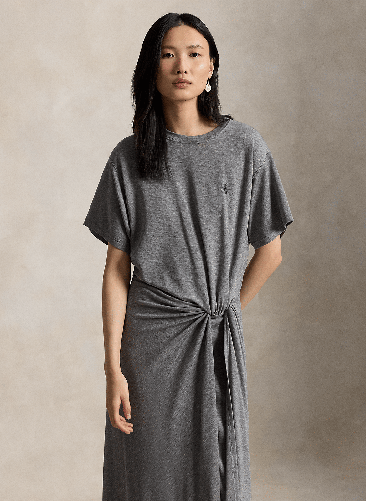 Vestido camiseta cuello redondo con detalle cruzado. POLO RALPH LAUREN Gris