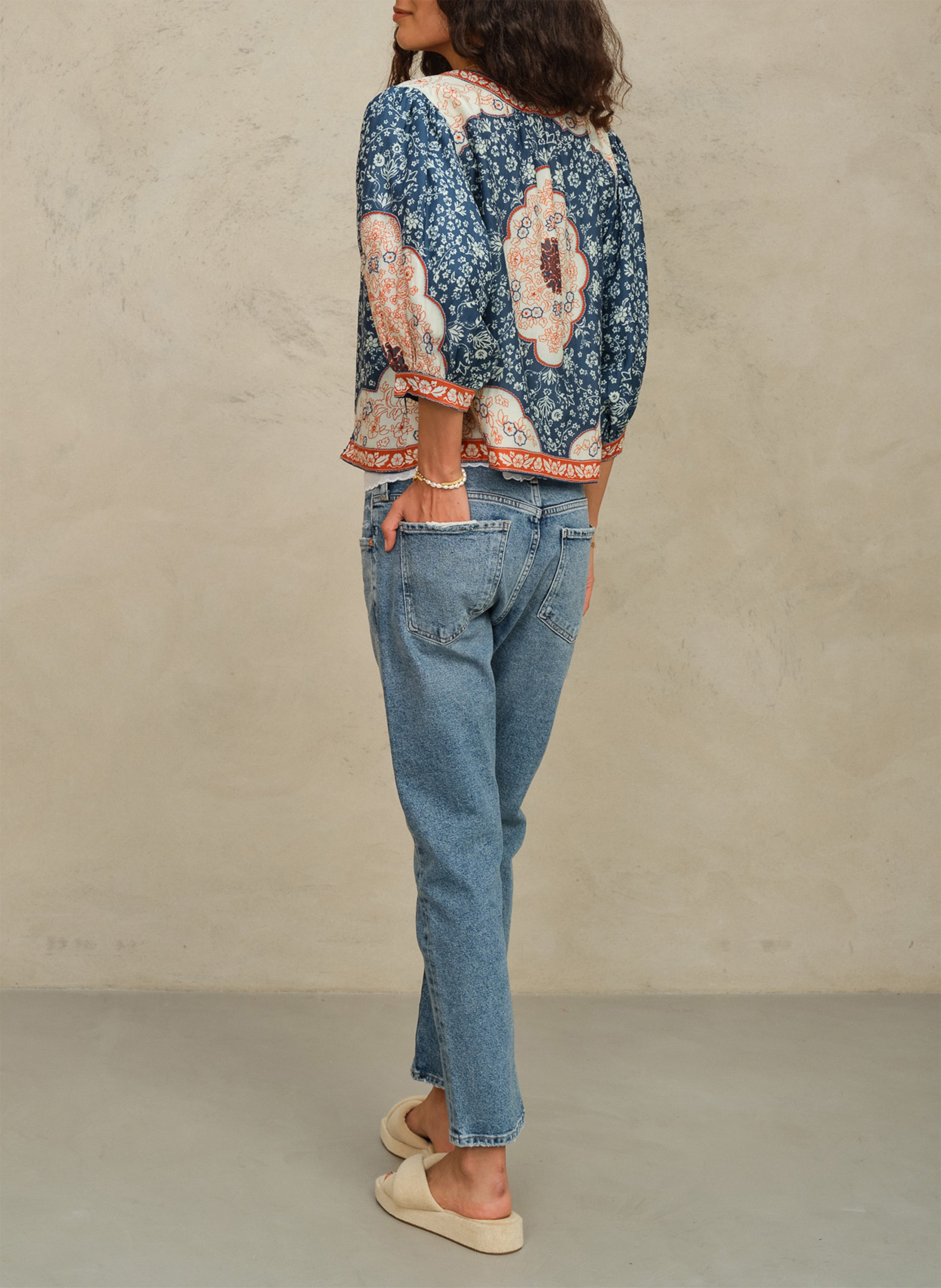 Recht katoenen jasje met ronde hals en print M.A.B.E Blauw