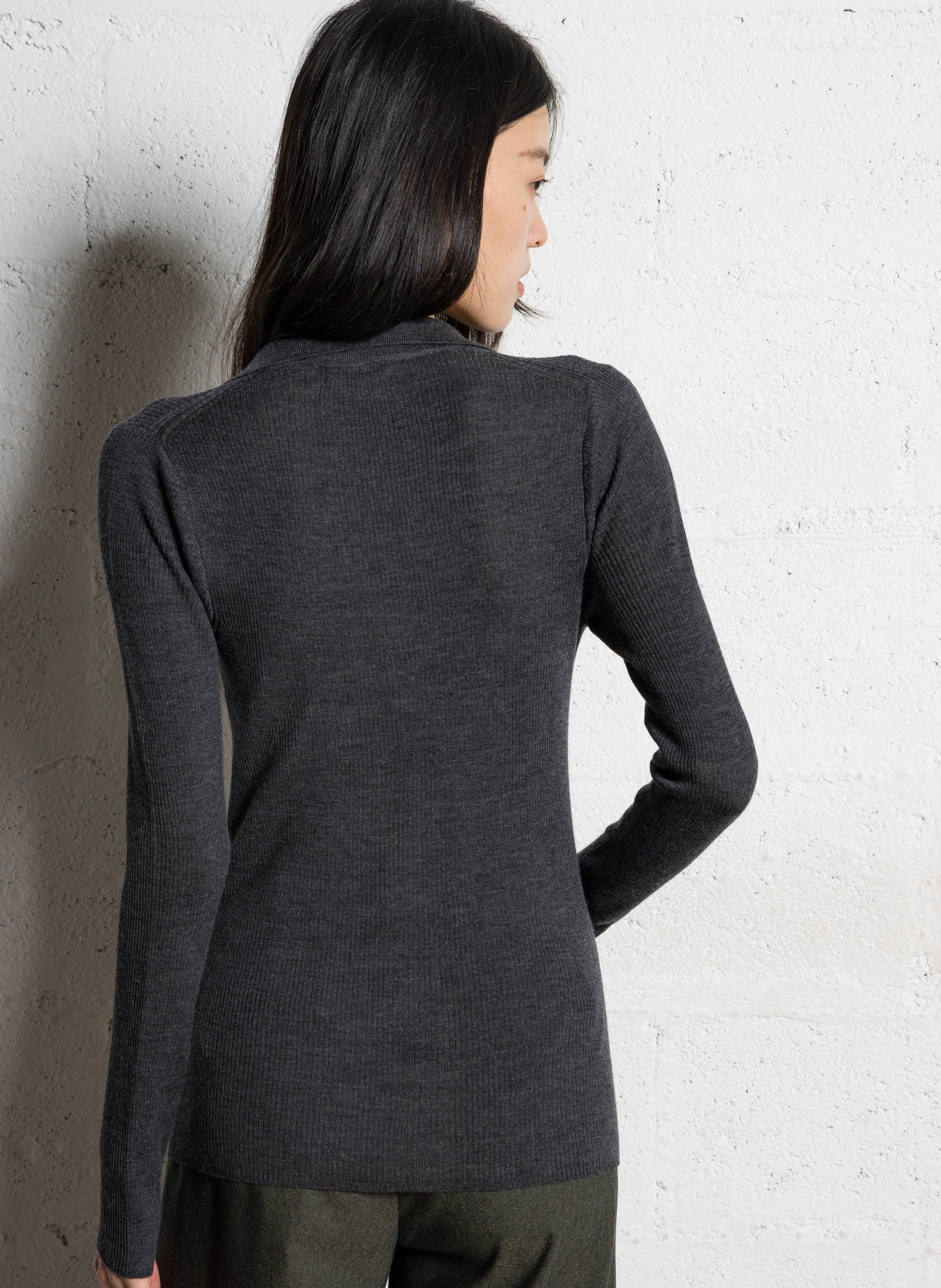 Recht vest met V-hals van wol MAJESTIC FILATURES Grijs