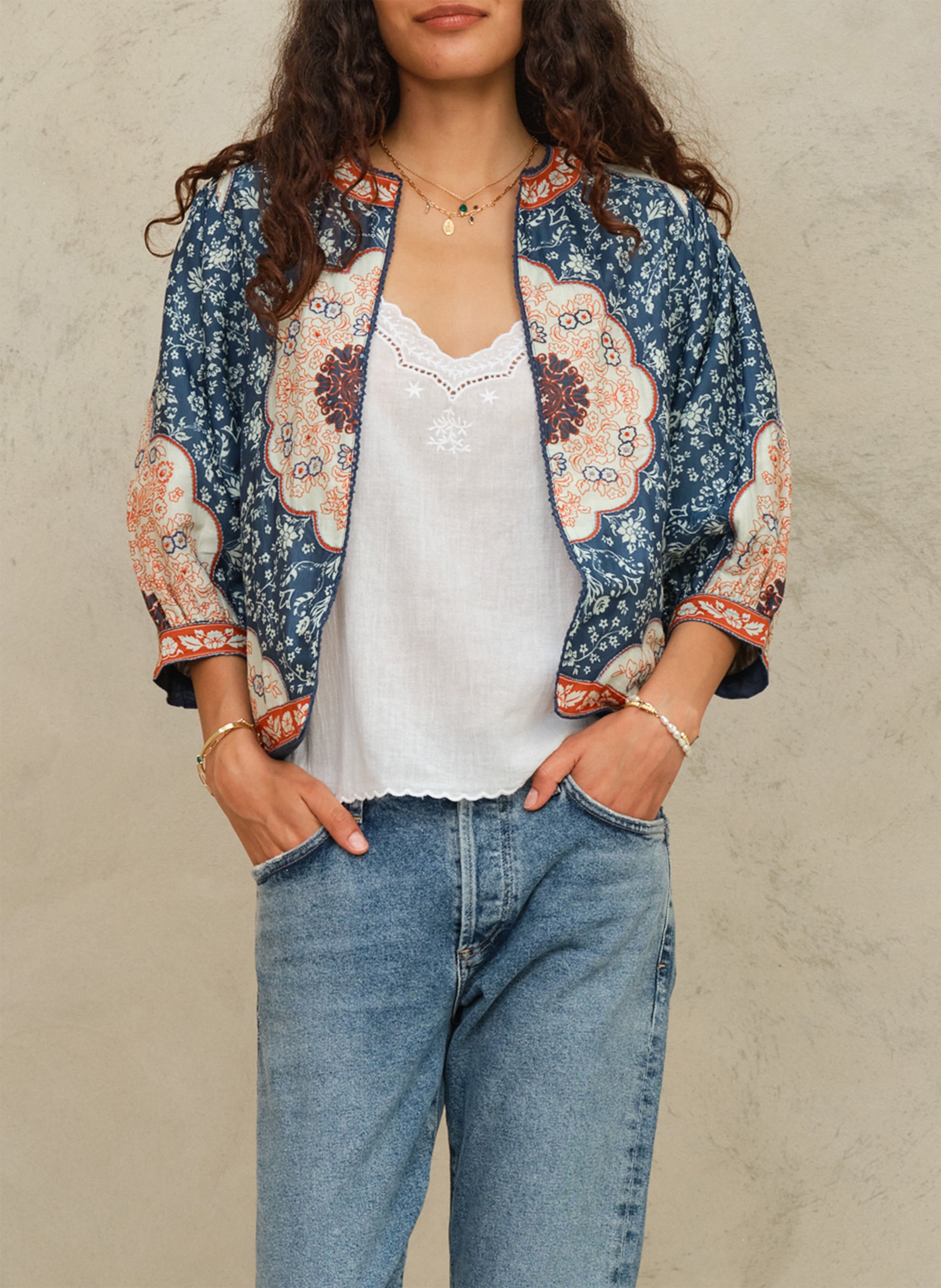 Recht katoenen jasje met ronde hals en print M.A.B.E Blauw