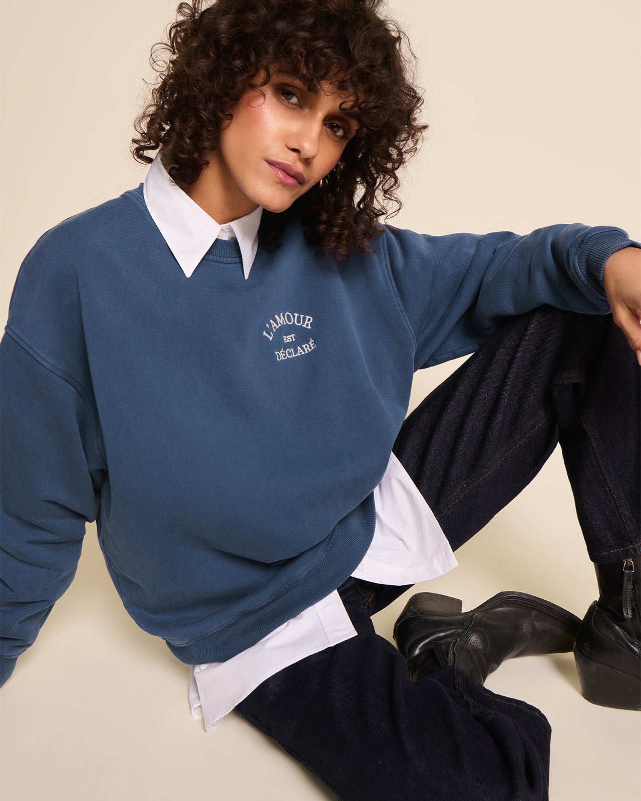 The love sweatshirt is declared EMOI EMOI Blue