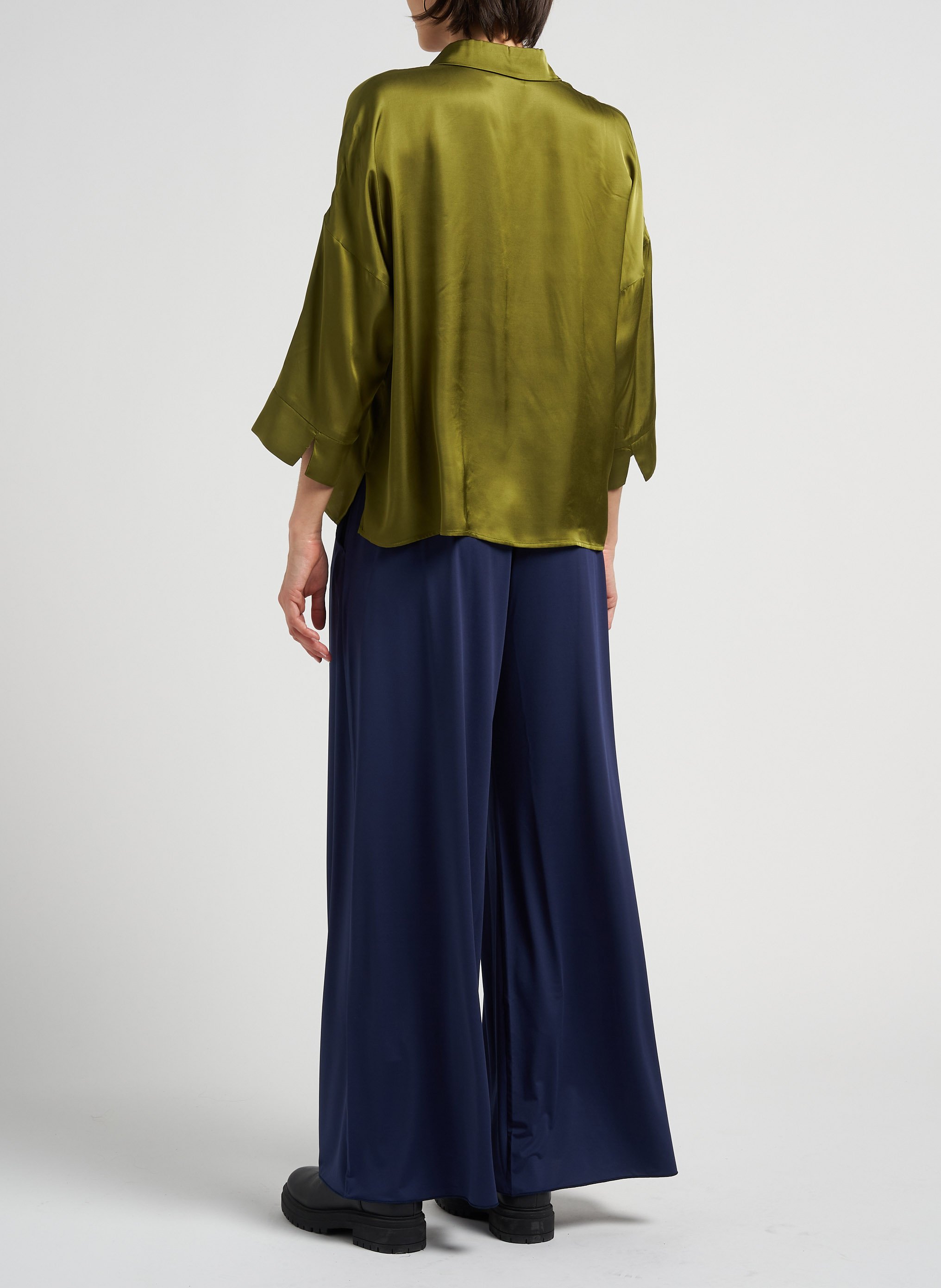 Weite, fließende Satinbluse mit klassischem Kragen MAX&Co. Grun