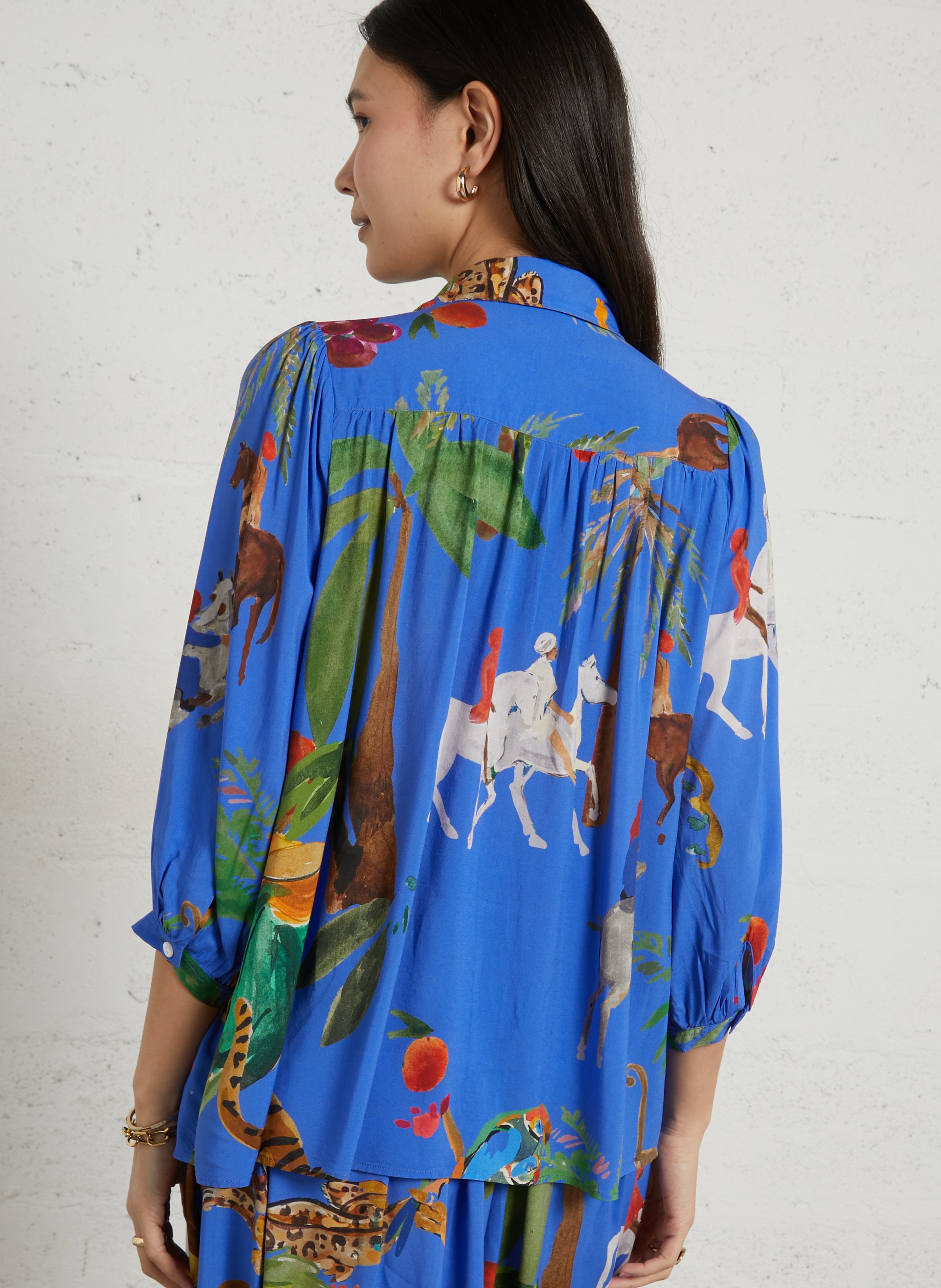 Ausgestelltes Hemd mit klassischem Kragen und Print. G.KERO Blau