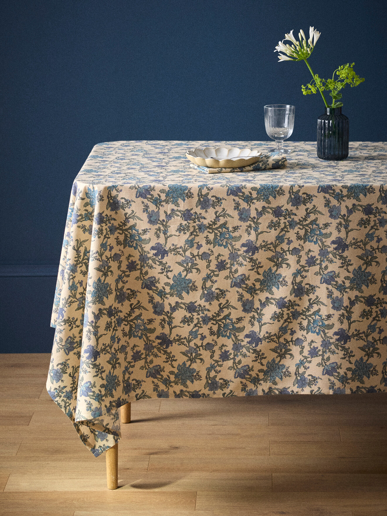 Aurora cotton tablecloth with a linen-look woven texture CYRILLUS Blue