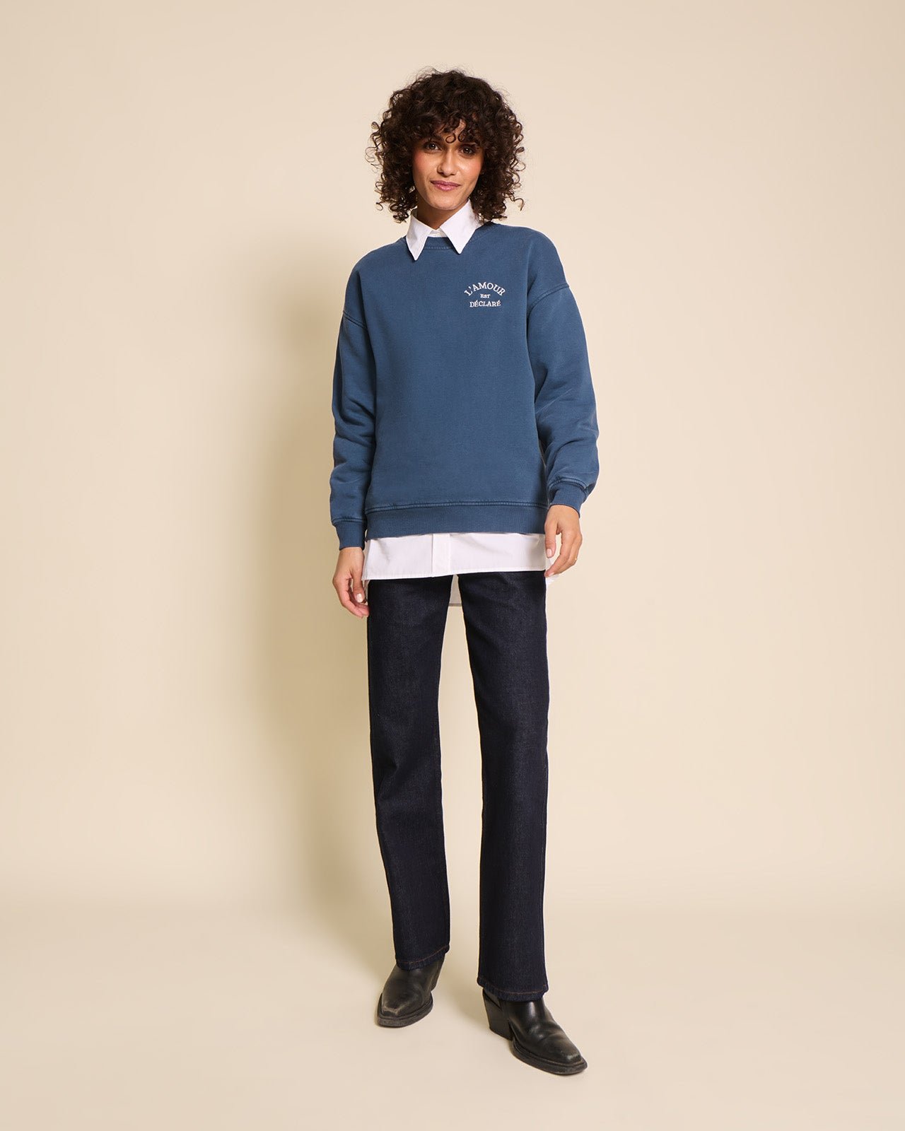 The love sweatshirt is declared EMOI EMOI Blue